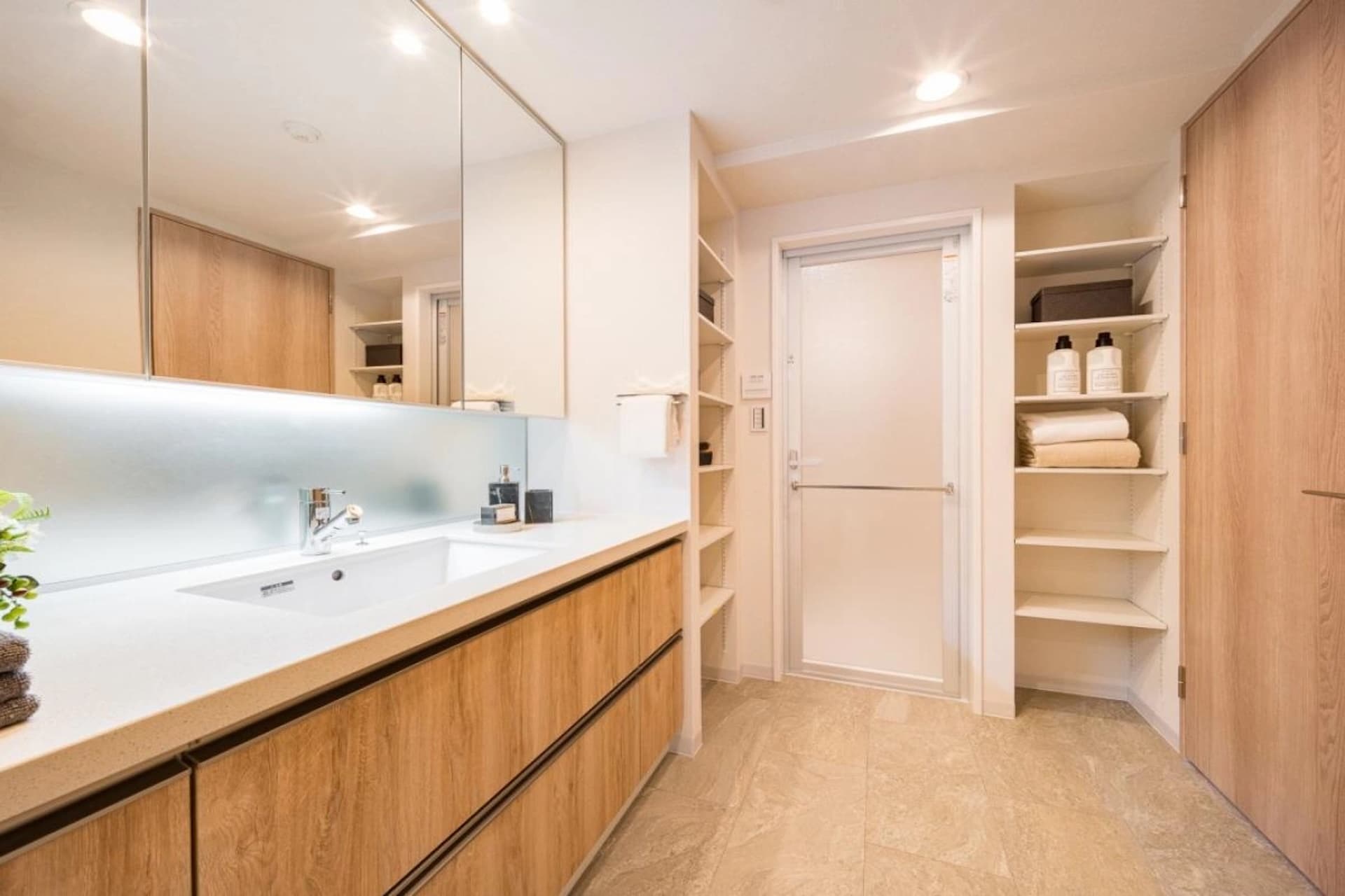 DIANA COURT UEHARA11.jpg