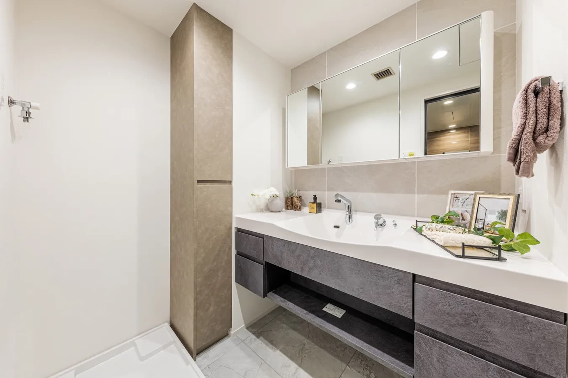 Tokyo Twin Parks Left Wing3.jpg