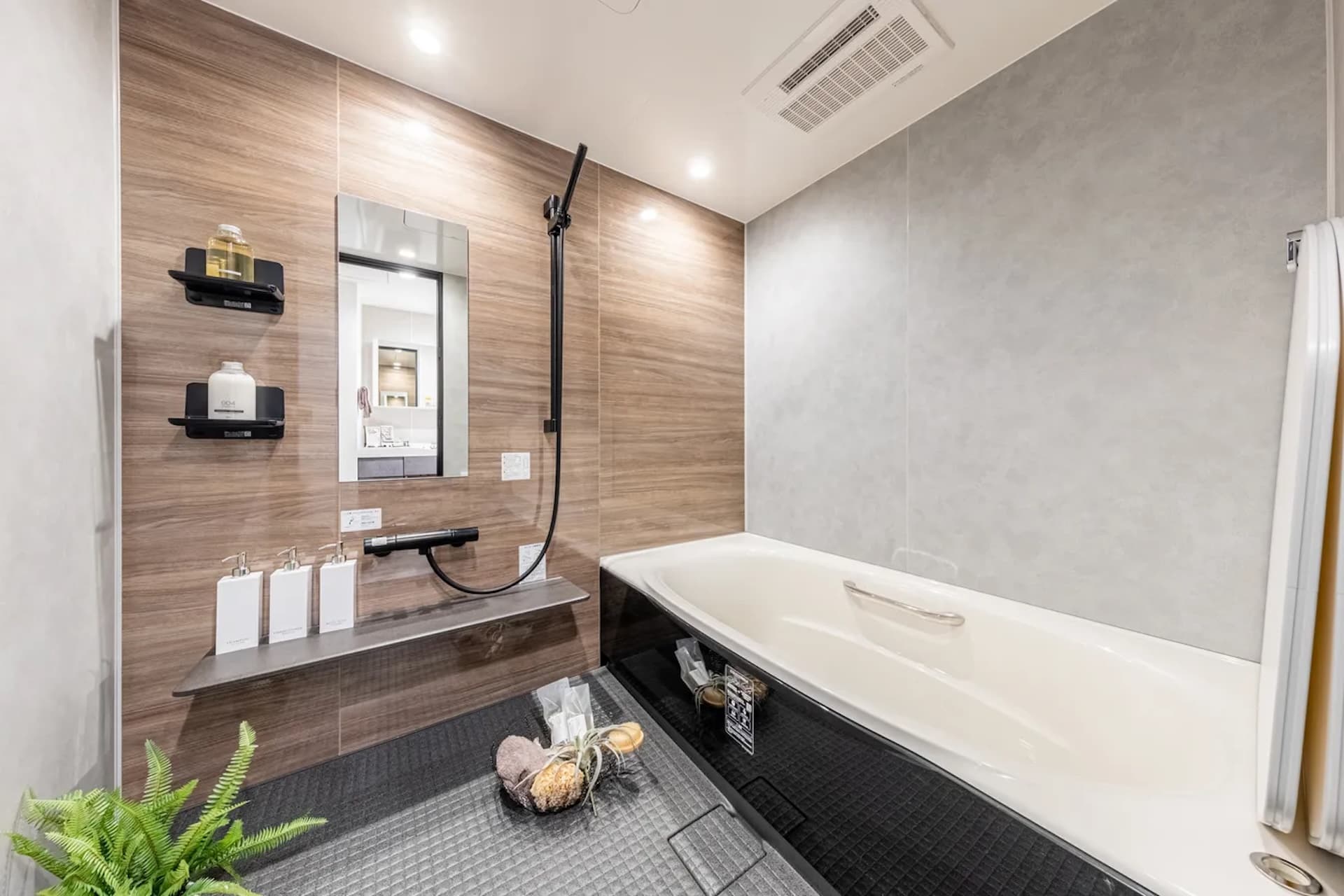 Tokyo Twin Parks Left Wing2.jpg