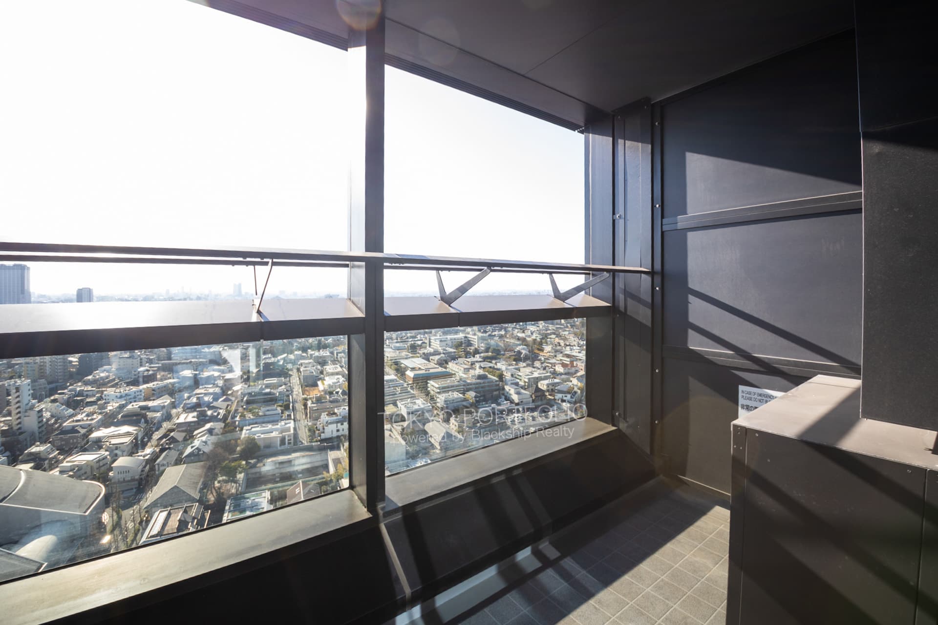 La Tour Shibuya Udagawa 1802 Balcony.jpg