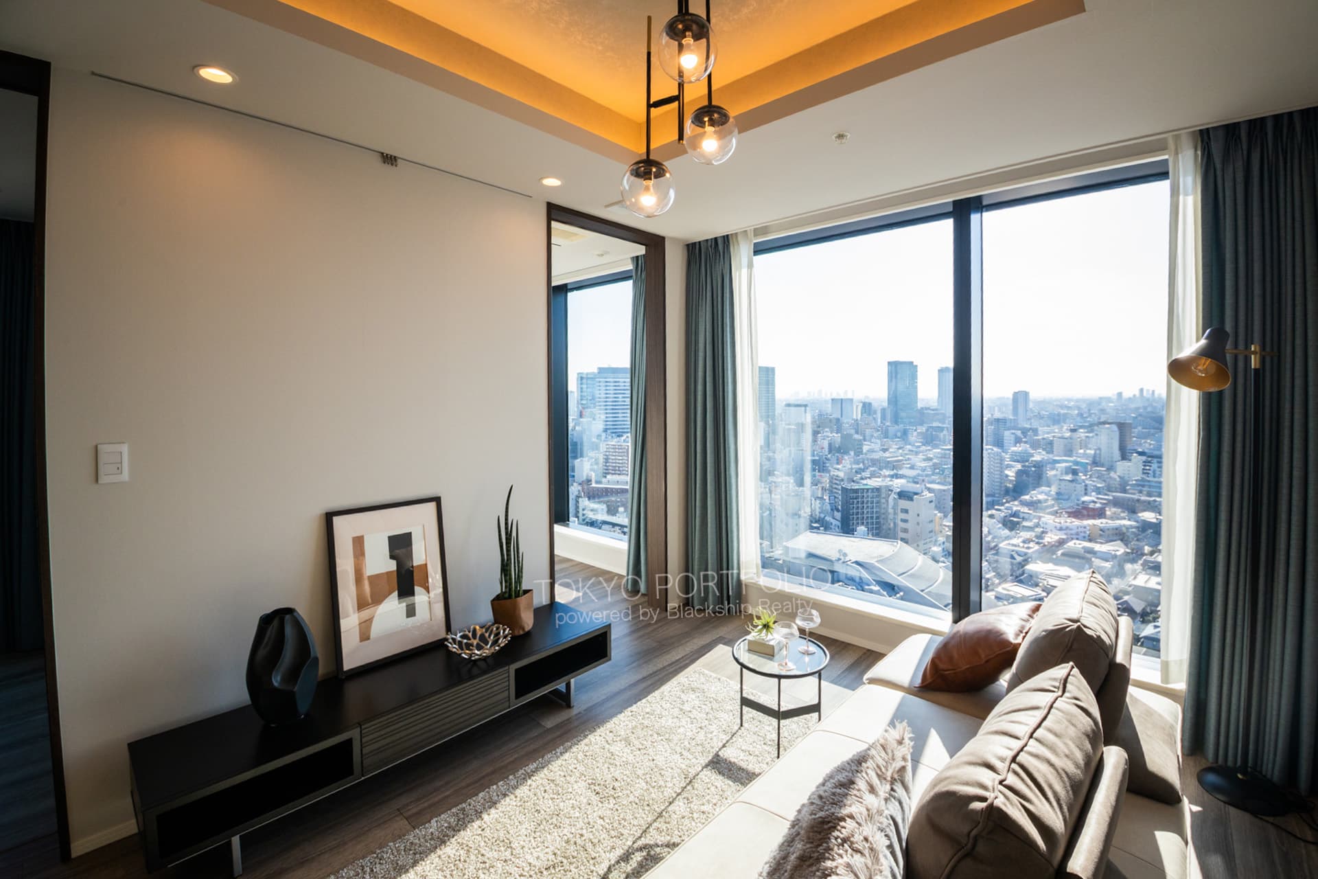 La Tour Shibuya Udagawa 1802 Living Room3.jpg