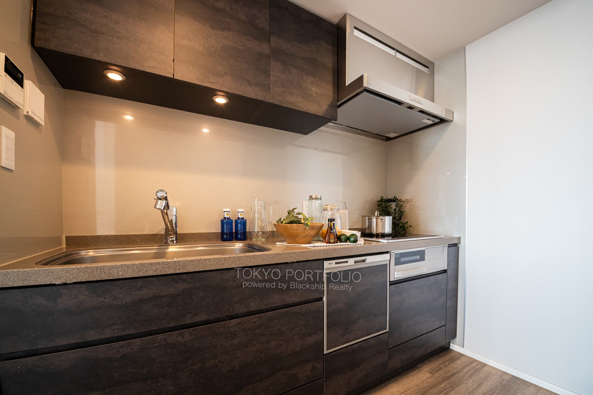 La Tour Shibuya Udagawa 1802 kitchen.jpg