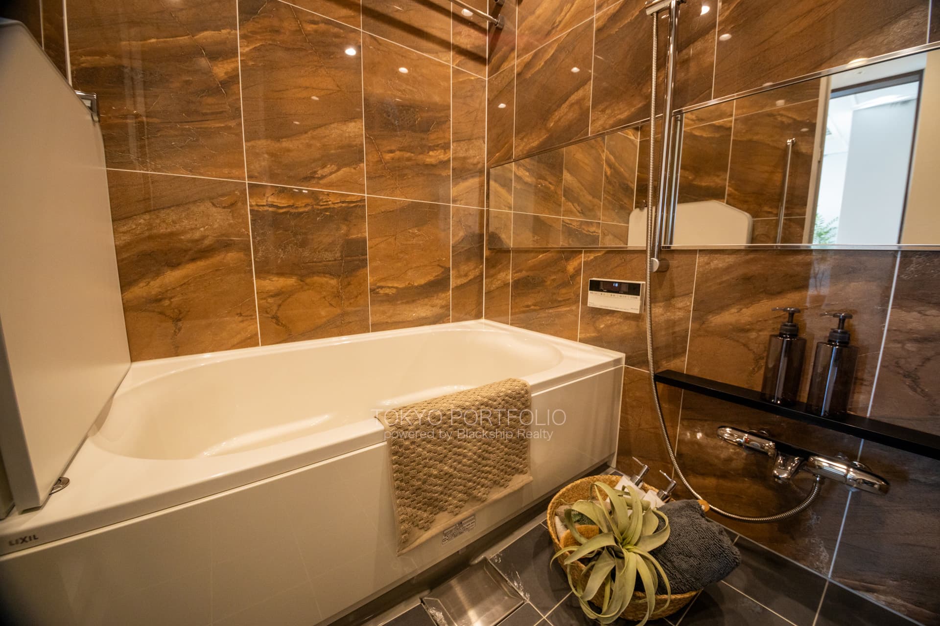 La Tour Shibuya Udagawa 1802 Bathroom.jpg