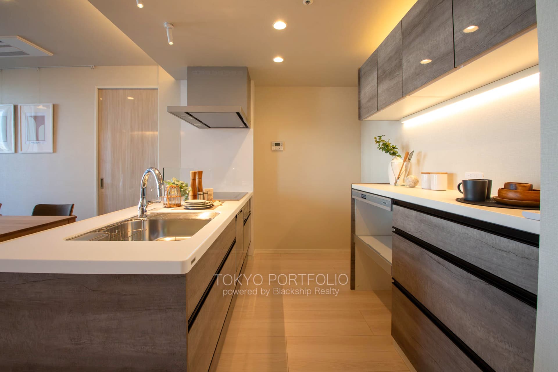 THE TOKYO TOWERS SEA TOWER 4722-7.jpg