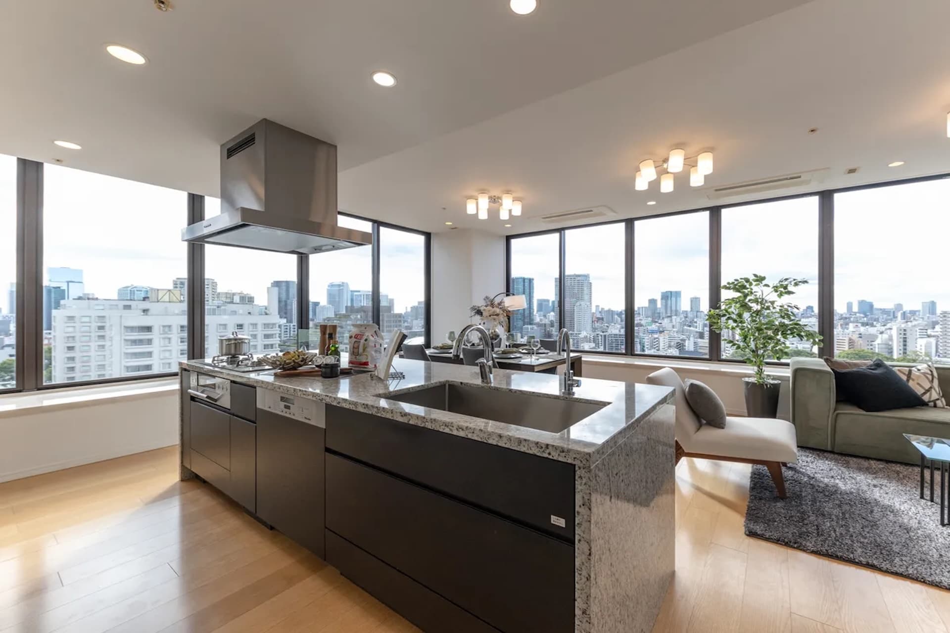 Grand Suite Azabudai Hilltop Tower1.jpg