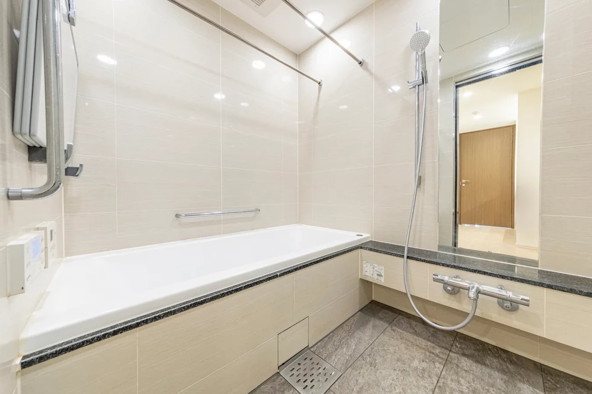 Proud Daikanyama Front9.jpg