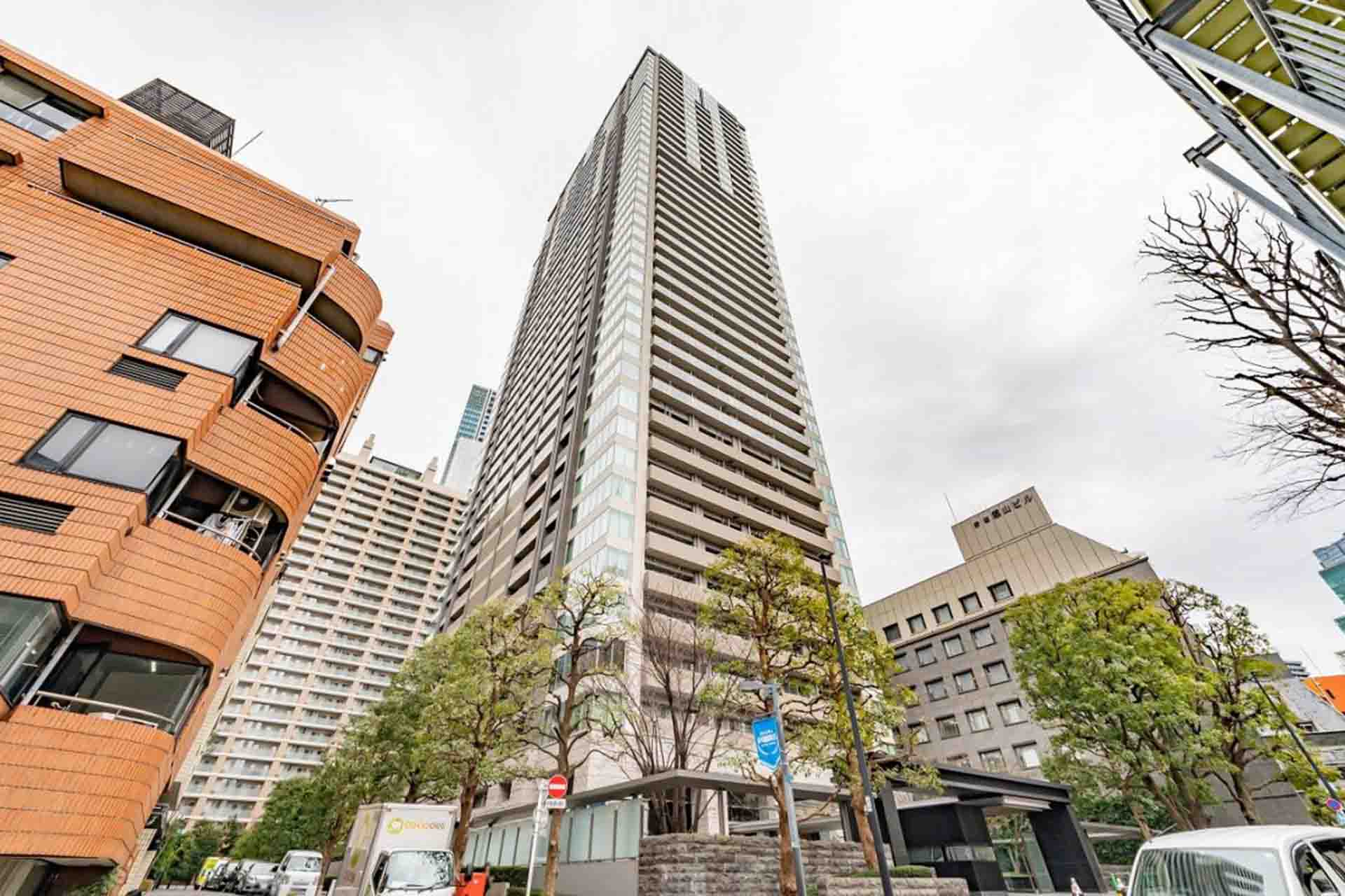 Akasaka Tower Residence Top of the Hill exterior.jpg