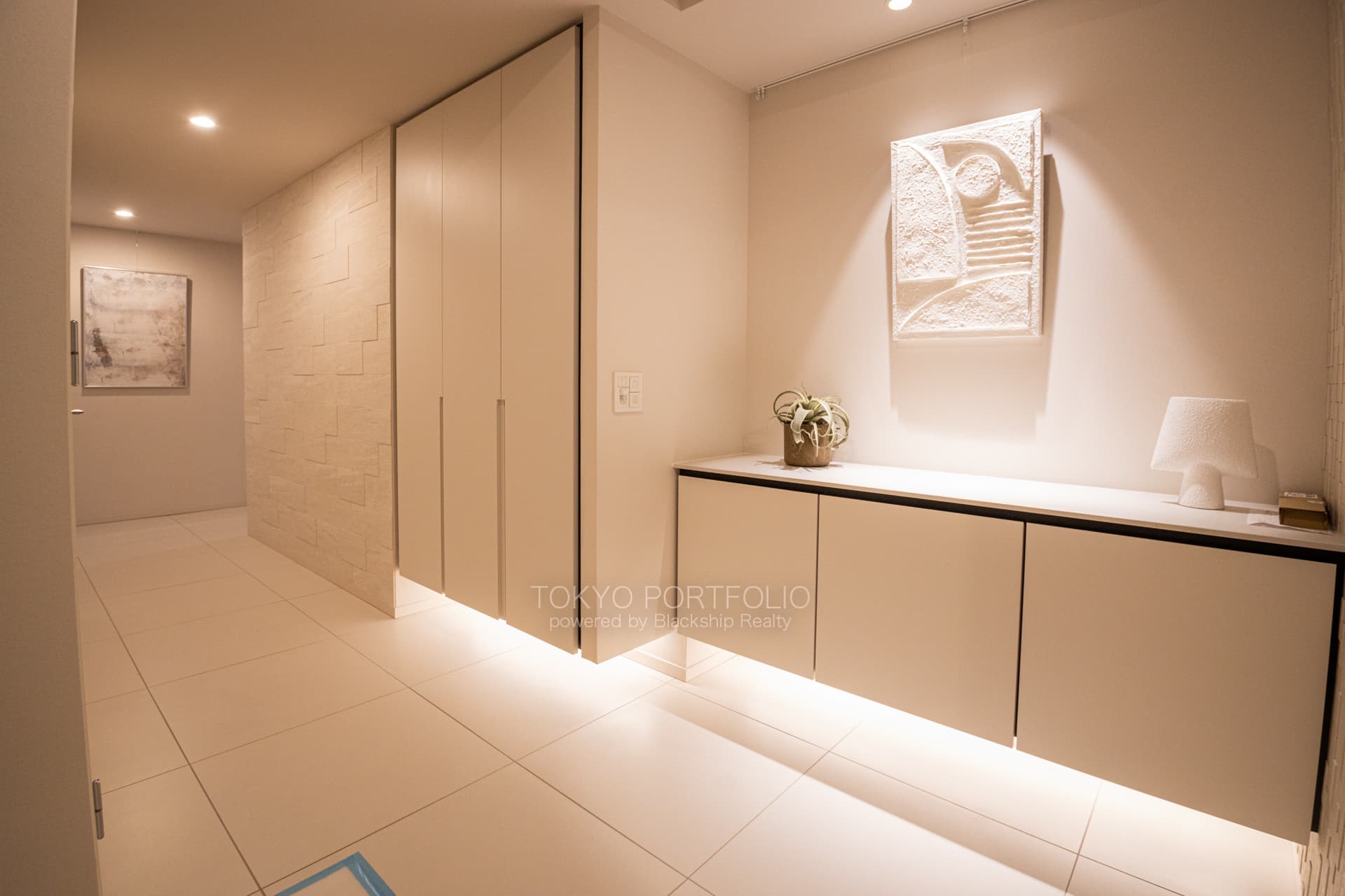 Park Le Jade Shirokane Residence 312 Entrance2.JPG