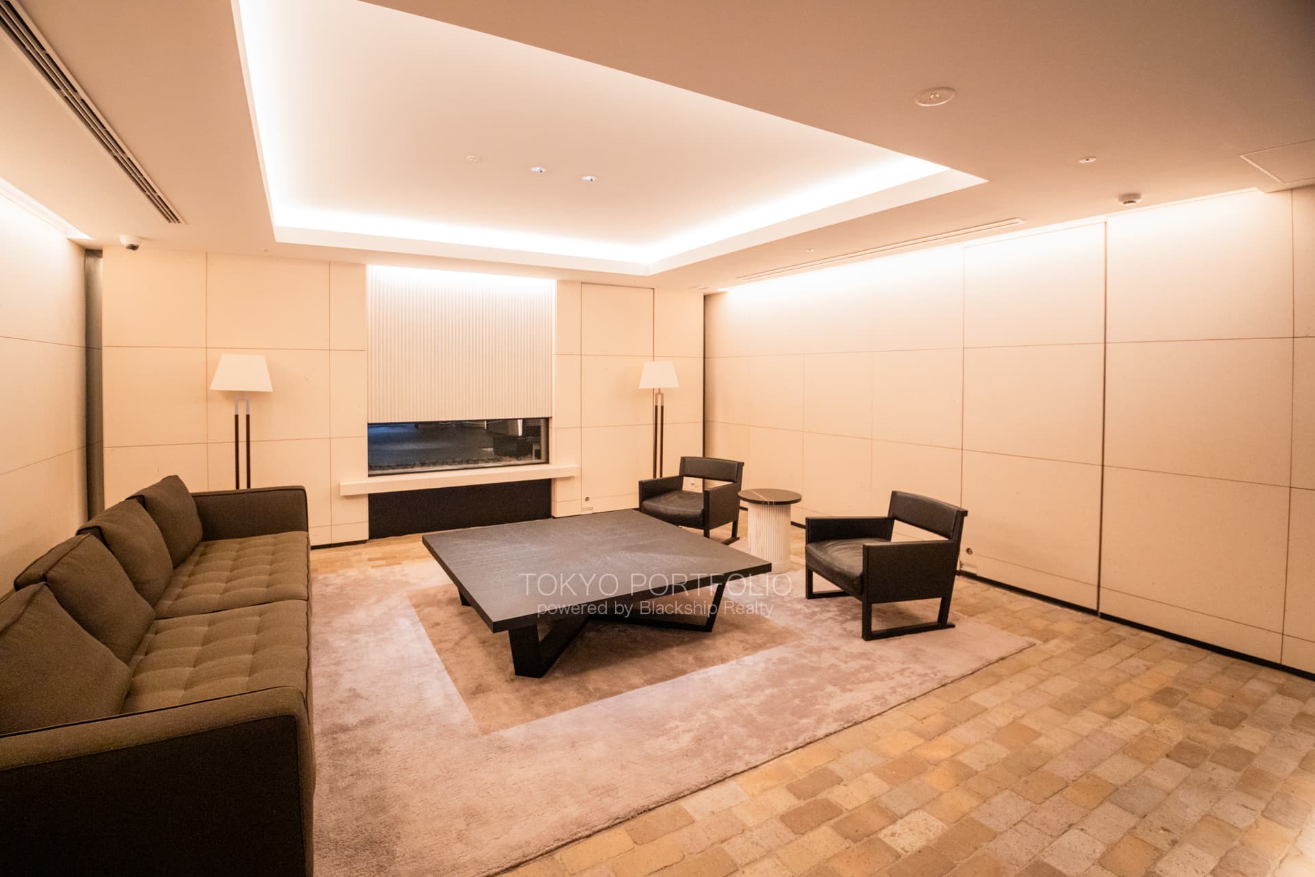 Park Le Jade Shirokane Residence 312 Entrance Hall1.JPG