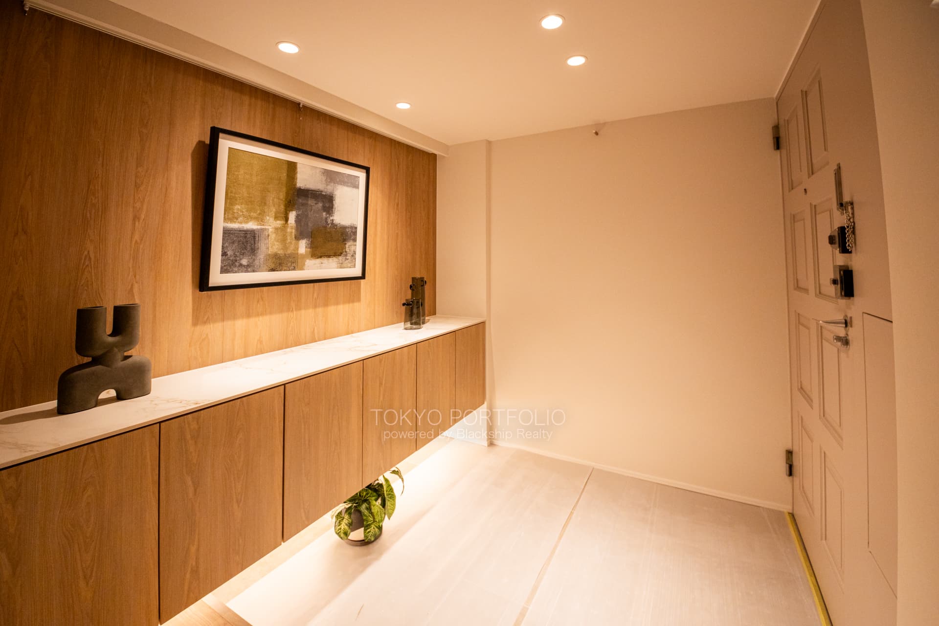 Ichibancho Park Mansion 604 Entrance.JPG