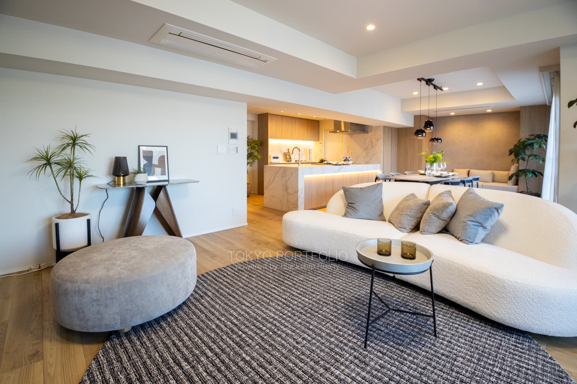 Ichibancho Park Mansion 604 Living Room2.JPG