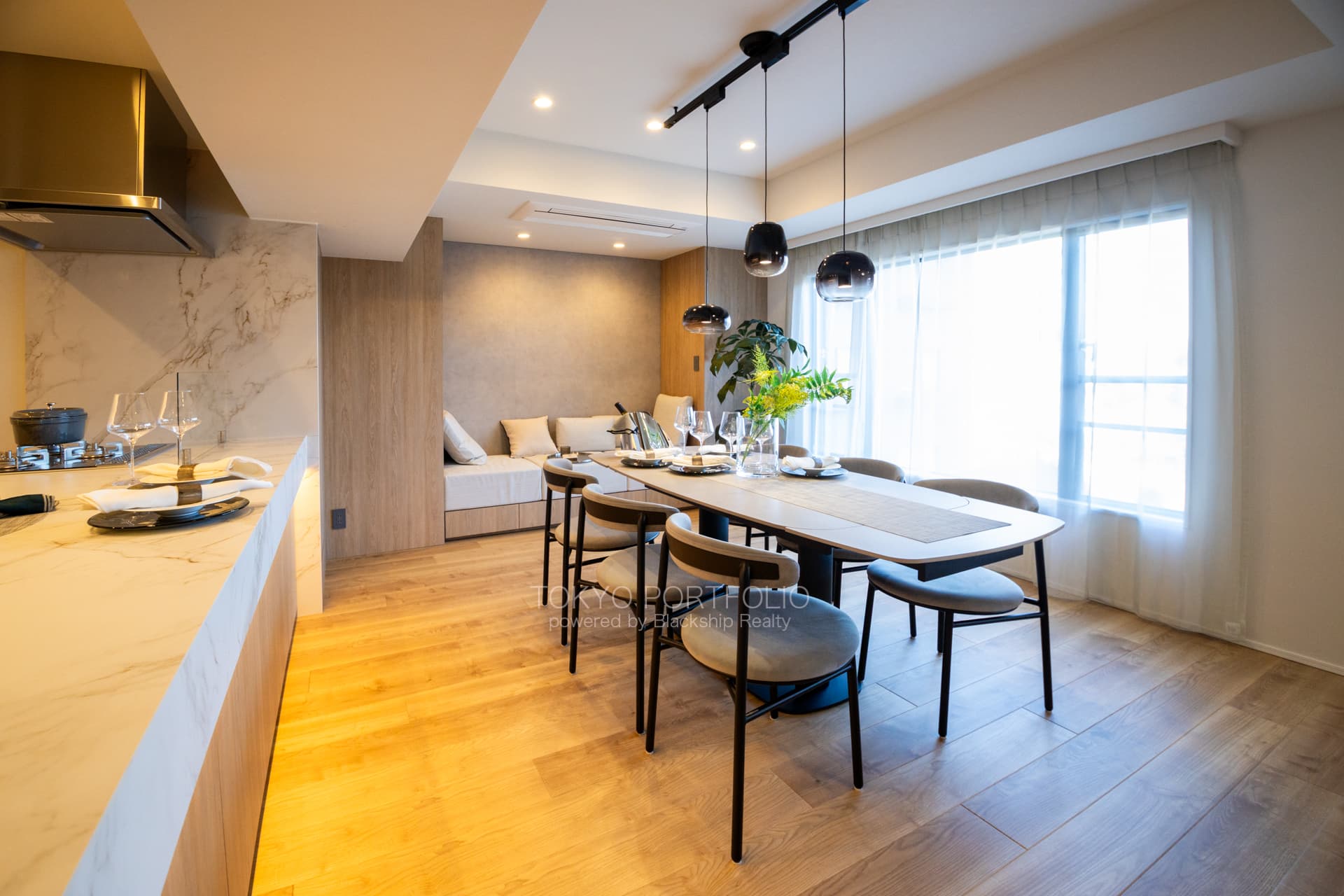 Ichibancho Park Mansion 604 Living Room4.JPG