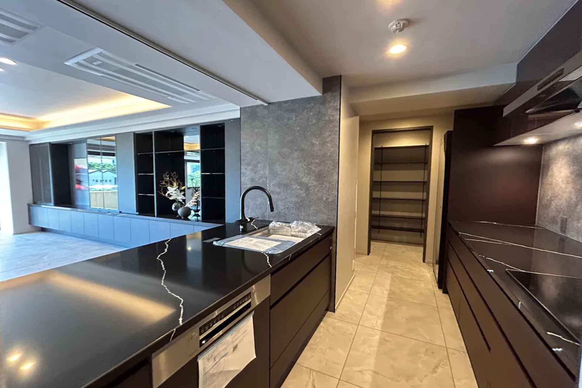 Crystal Court Toriizaka2.jpg