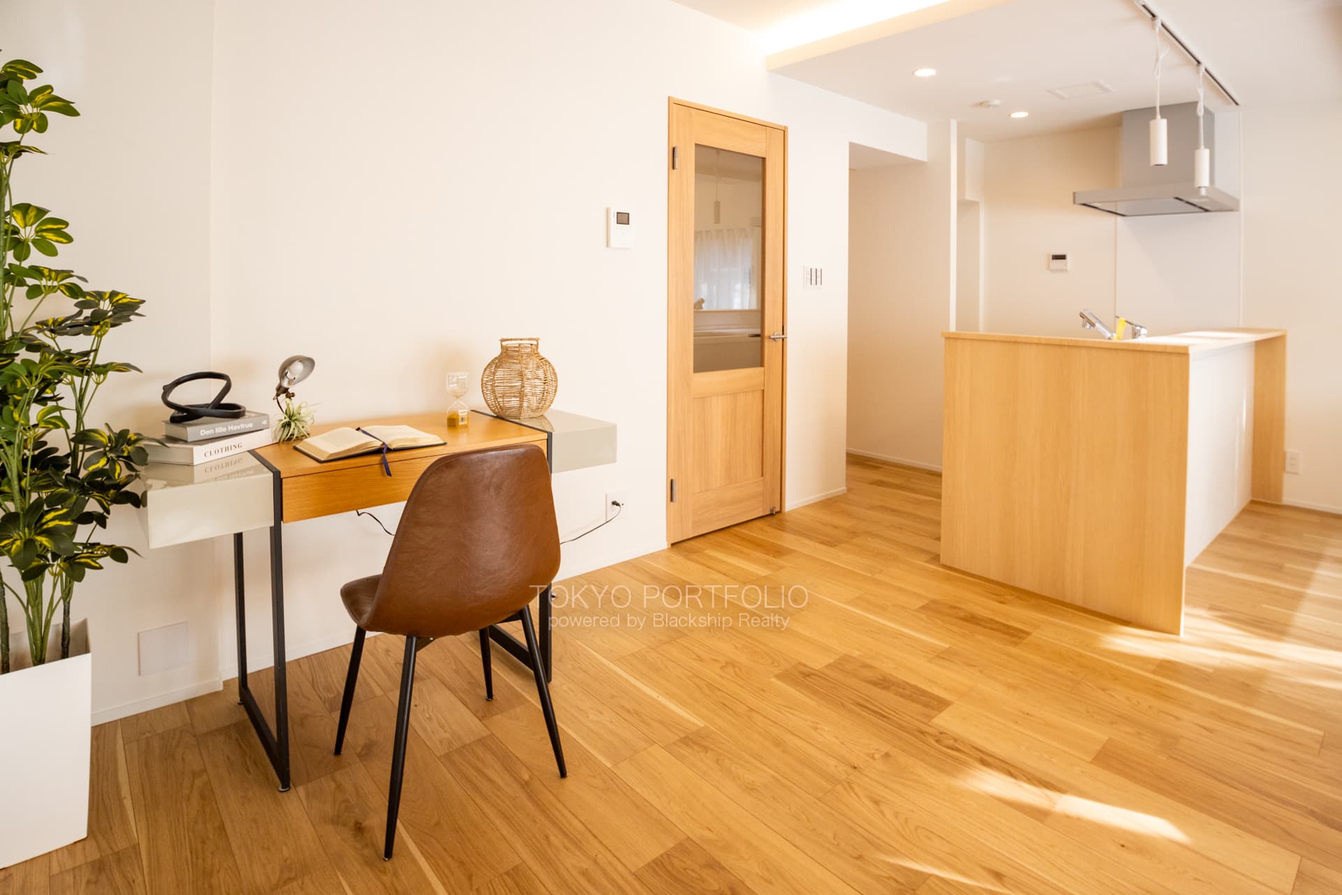 Hoei Tairamachi Mansion 101 Living Room1.JPG