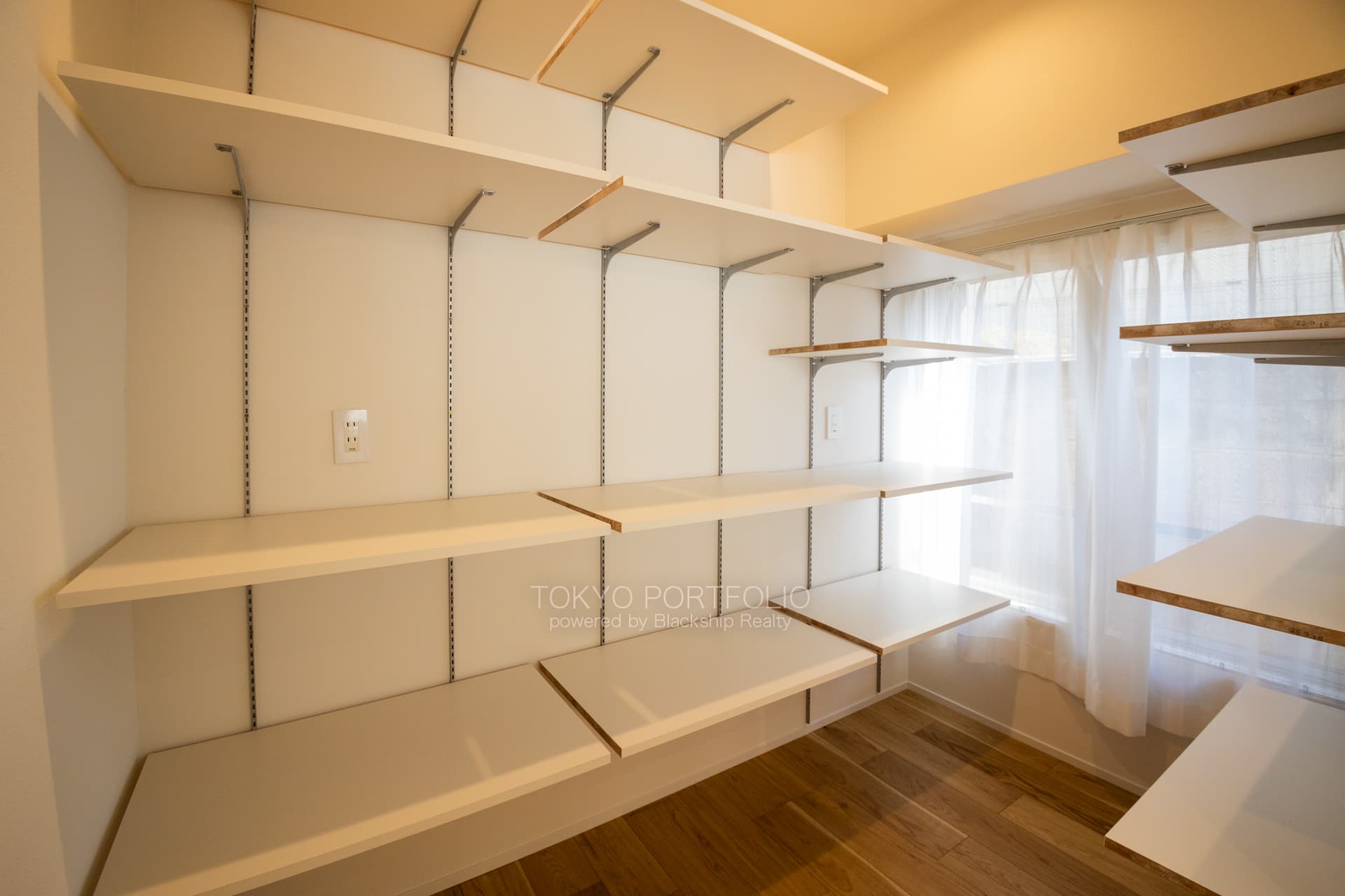 Hoei Tairamachi Mansion 101 Storage room.JPG