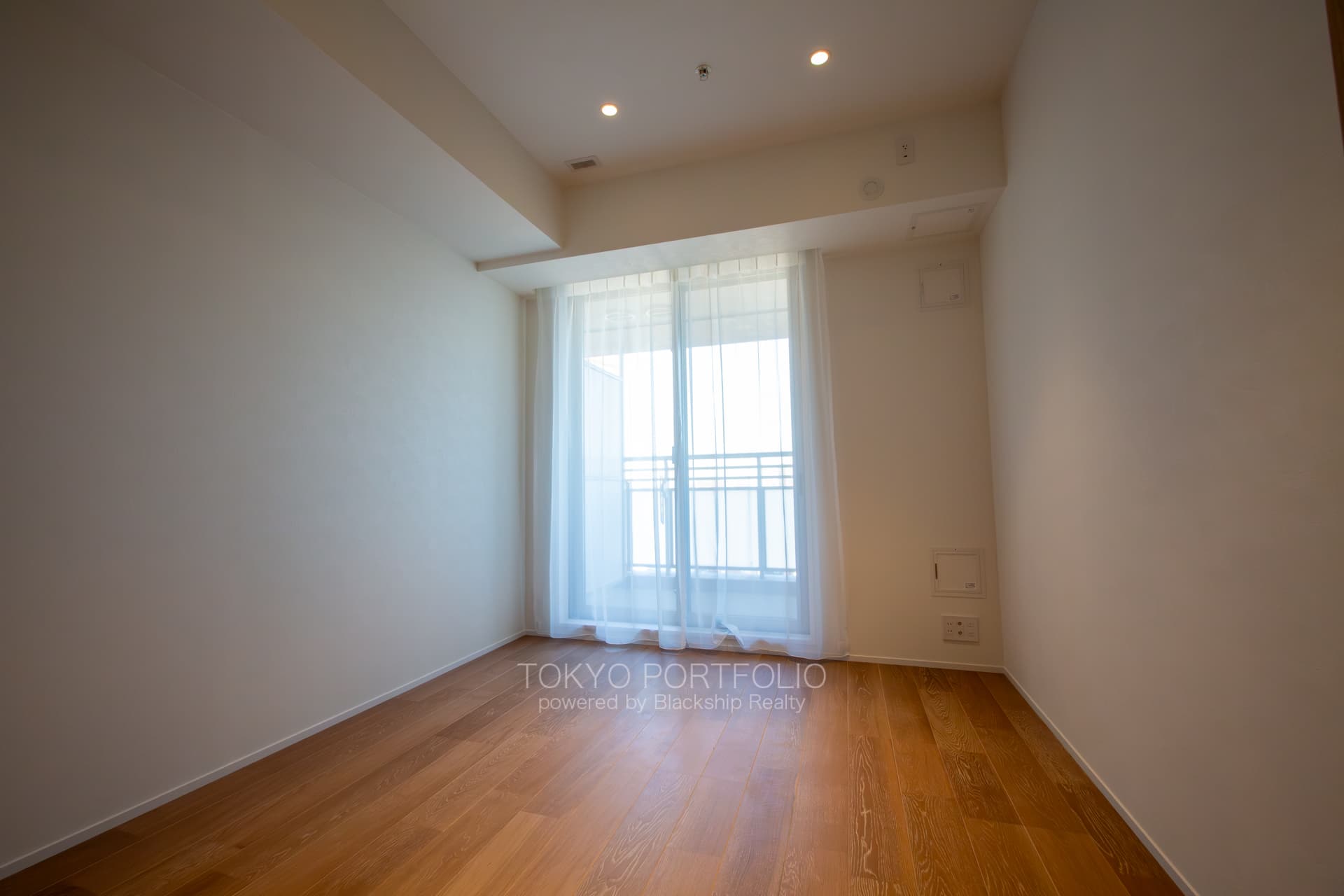 Tomihisa Cross Comfort Tower 2011-8.jpg