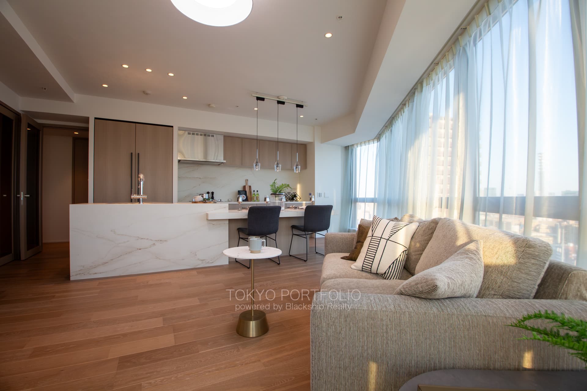 Tomihisa Cross Comfort Tower 2011-12.jpg