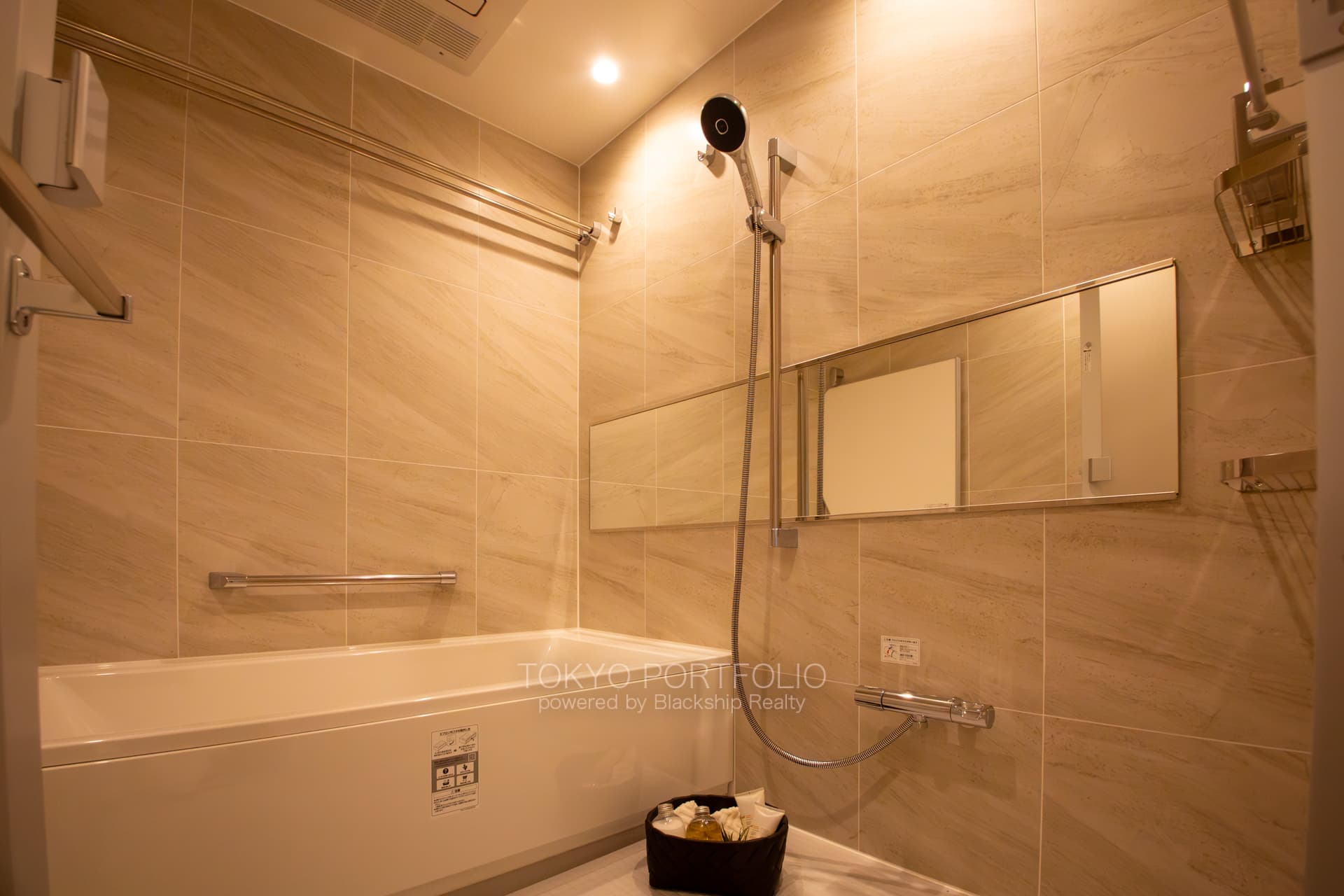 Tomihisa Cross Comfort Tower 2011-7.jpg