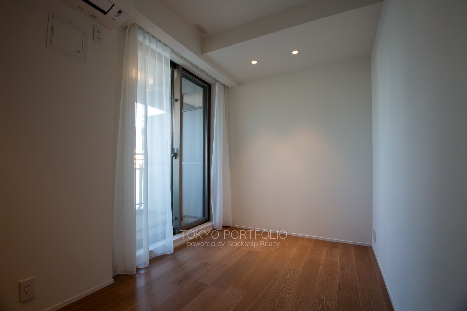 Tomihisa Cross Comfort Tower 2011-19.jpg