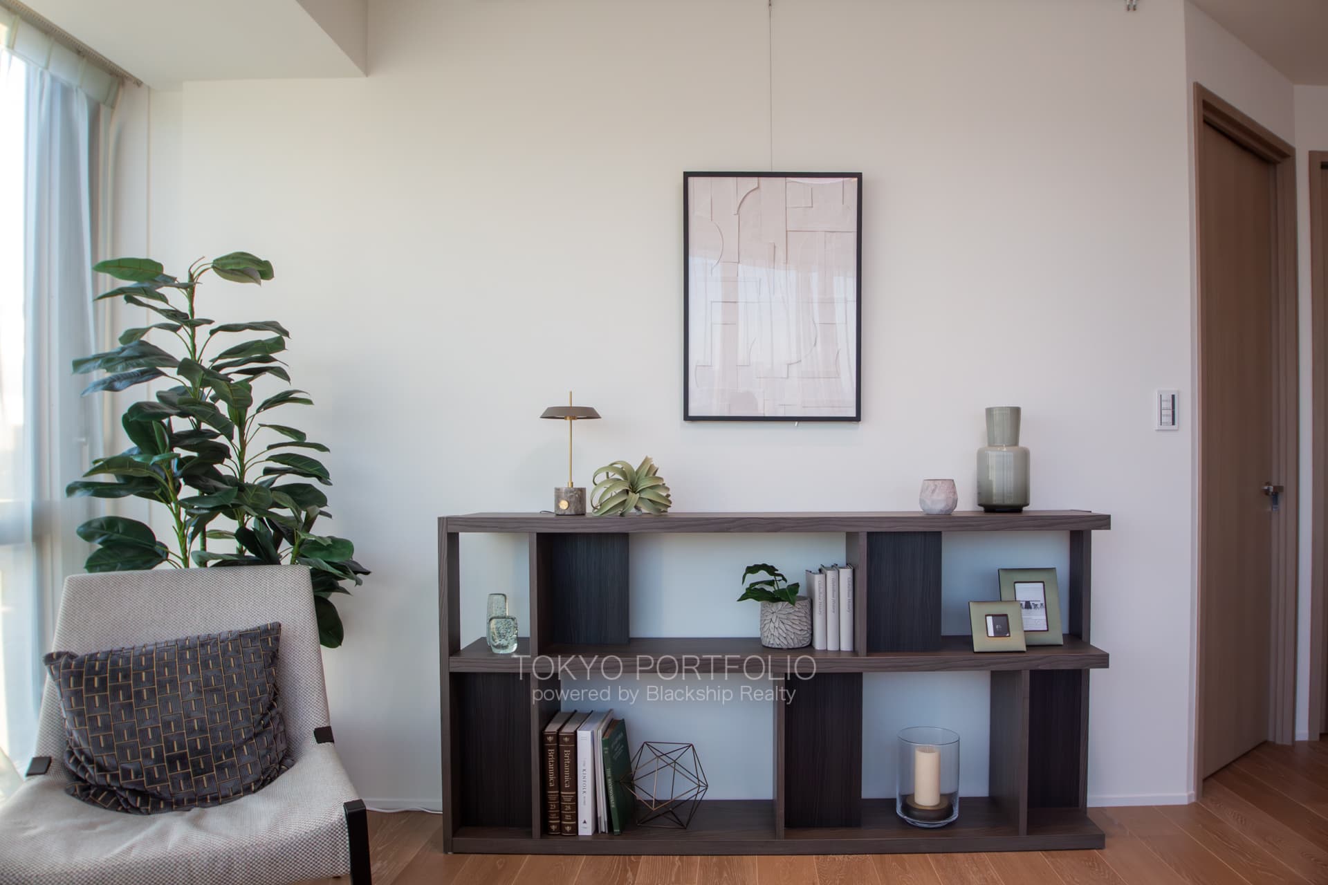 Tomihisa Cross Comfort Tower 2011-14.jpg