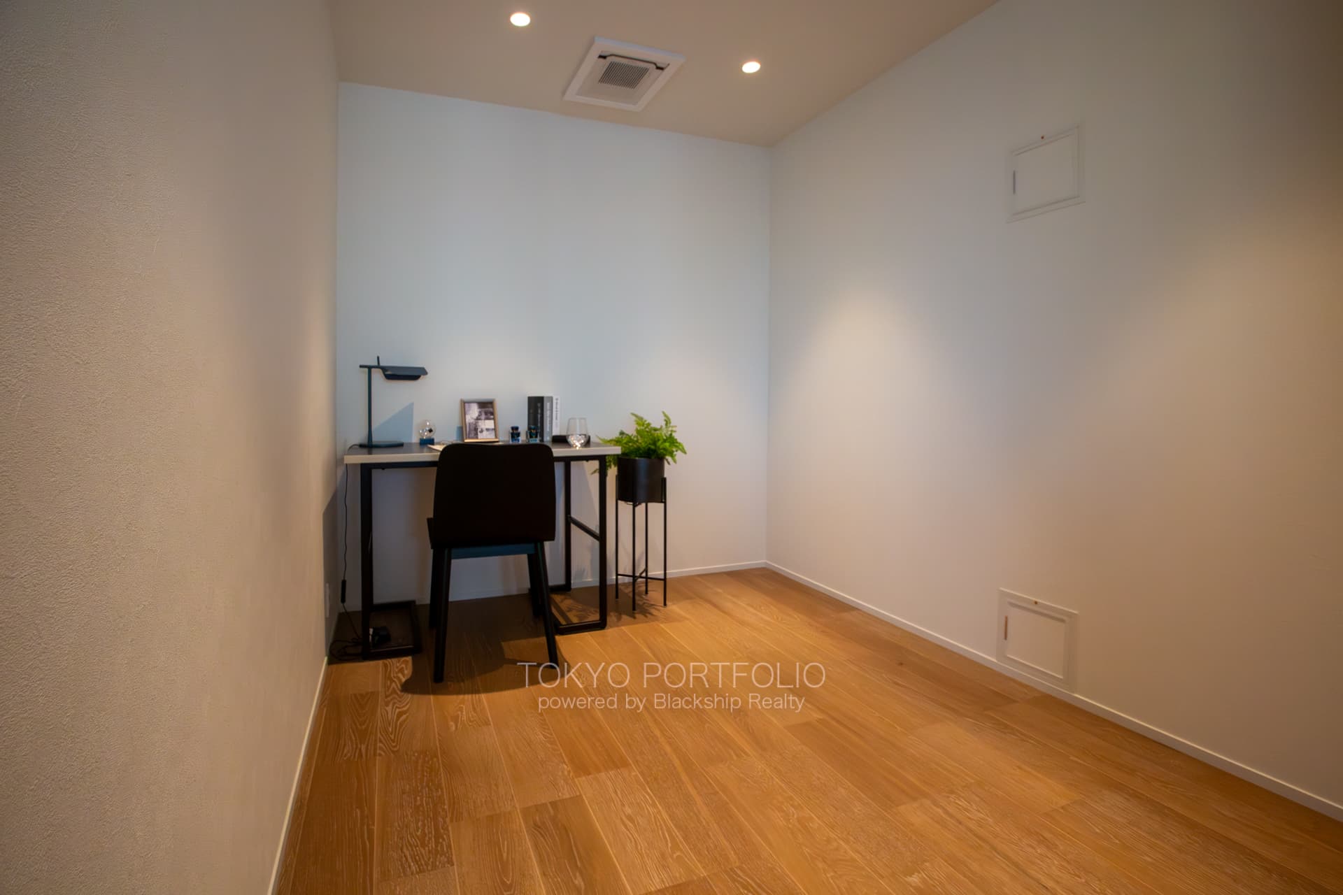 Tomihisa Cross Comfort Tower 2011-9.jpg