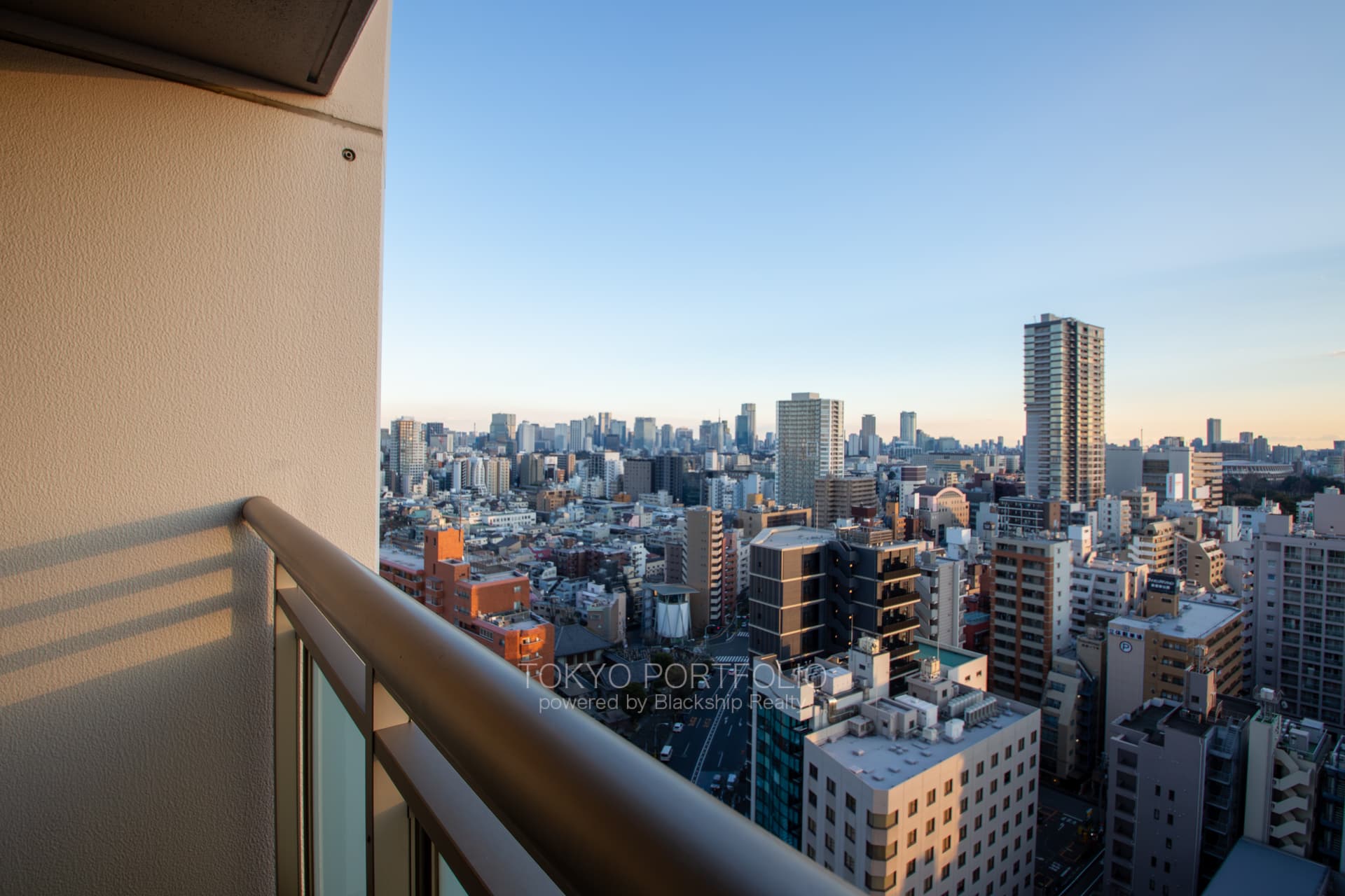 Tomihisa Cross Comfort Tower 2011-20.jpg