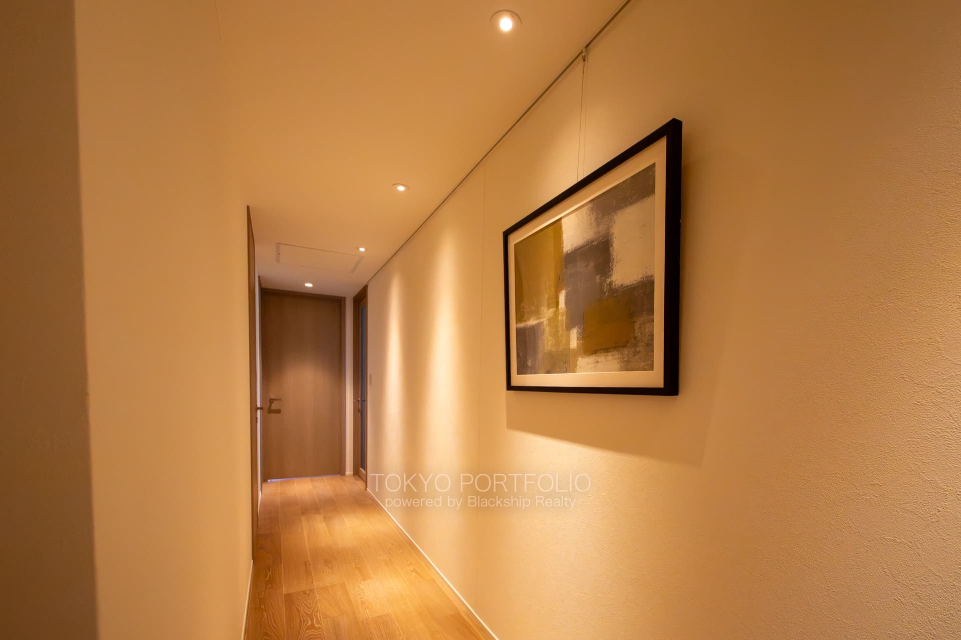 Tomihisa Cross Comfort Tower 2011-21.jpg