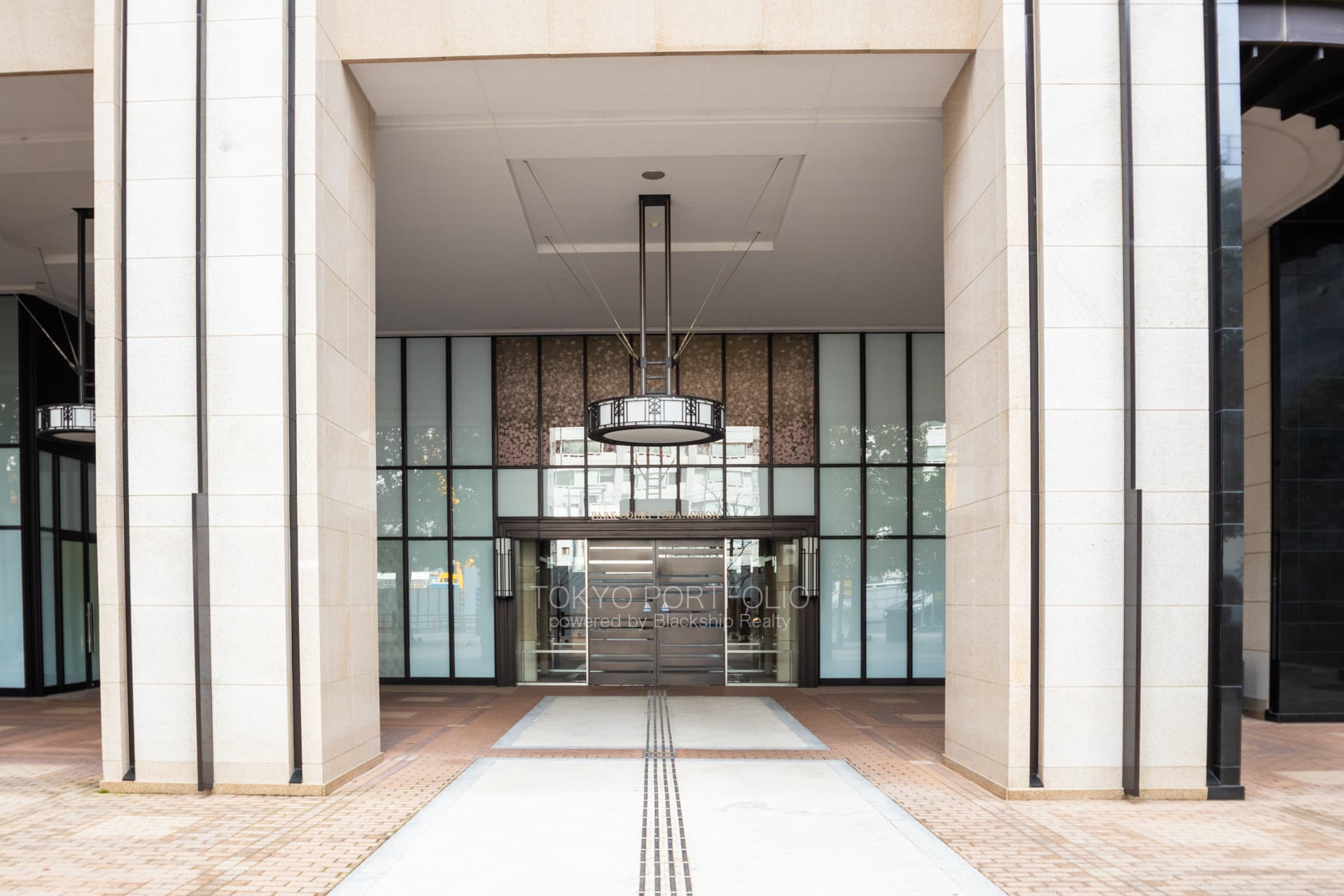 Park Court Toranomon Atago Tower 1805 Exterior2.JPG