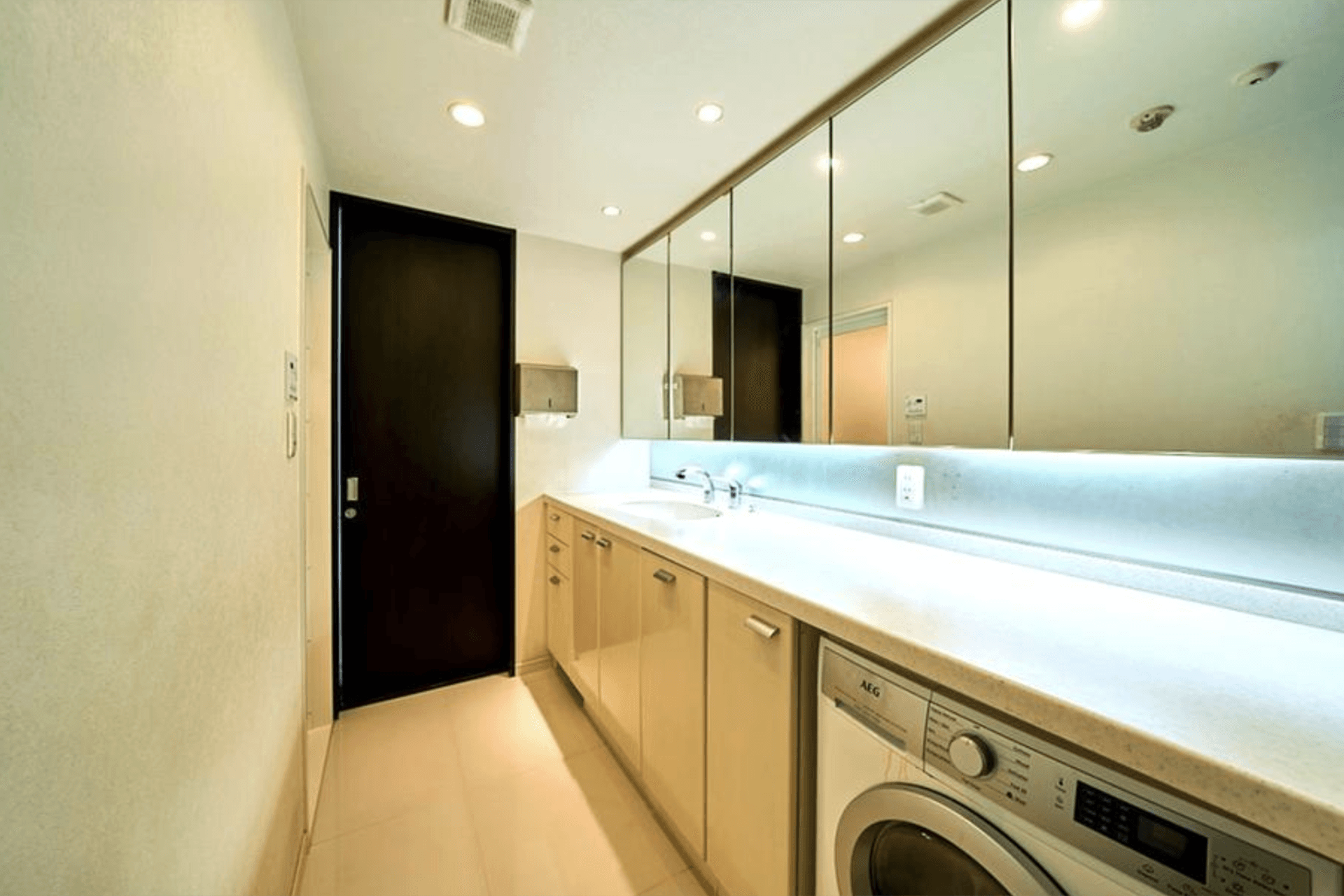 Style House Ebisu Powderroom .png