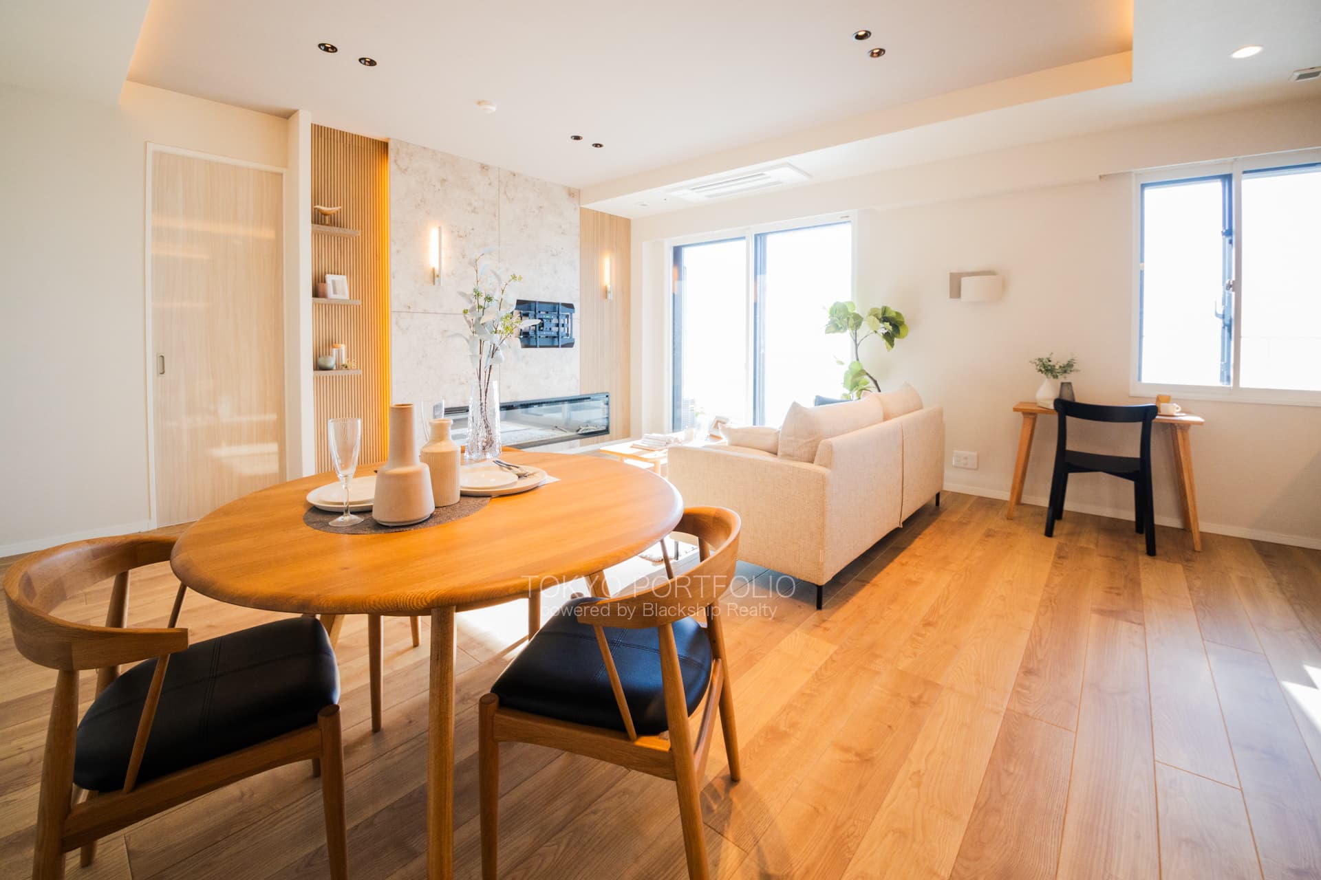 Cross Air Tower 2716 Living Room3.JPG