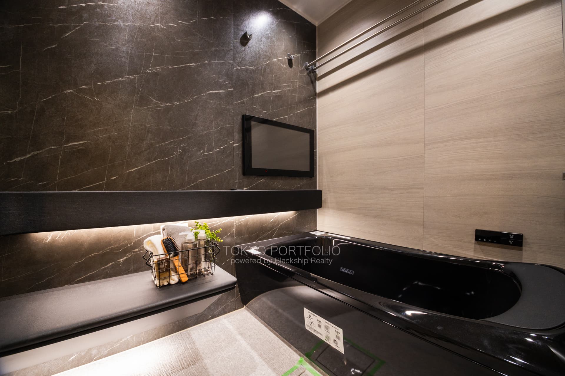 Cross Air Tower 2716 Bathroom.JPG