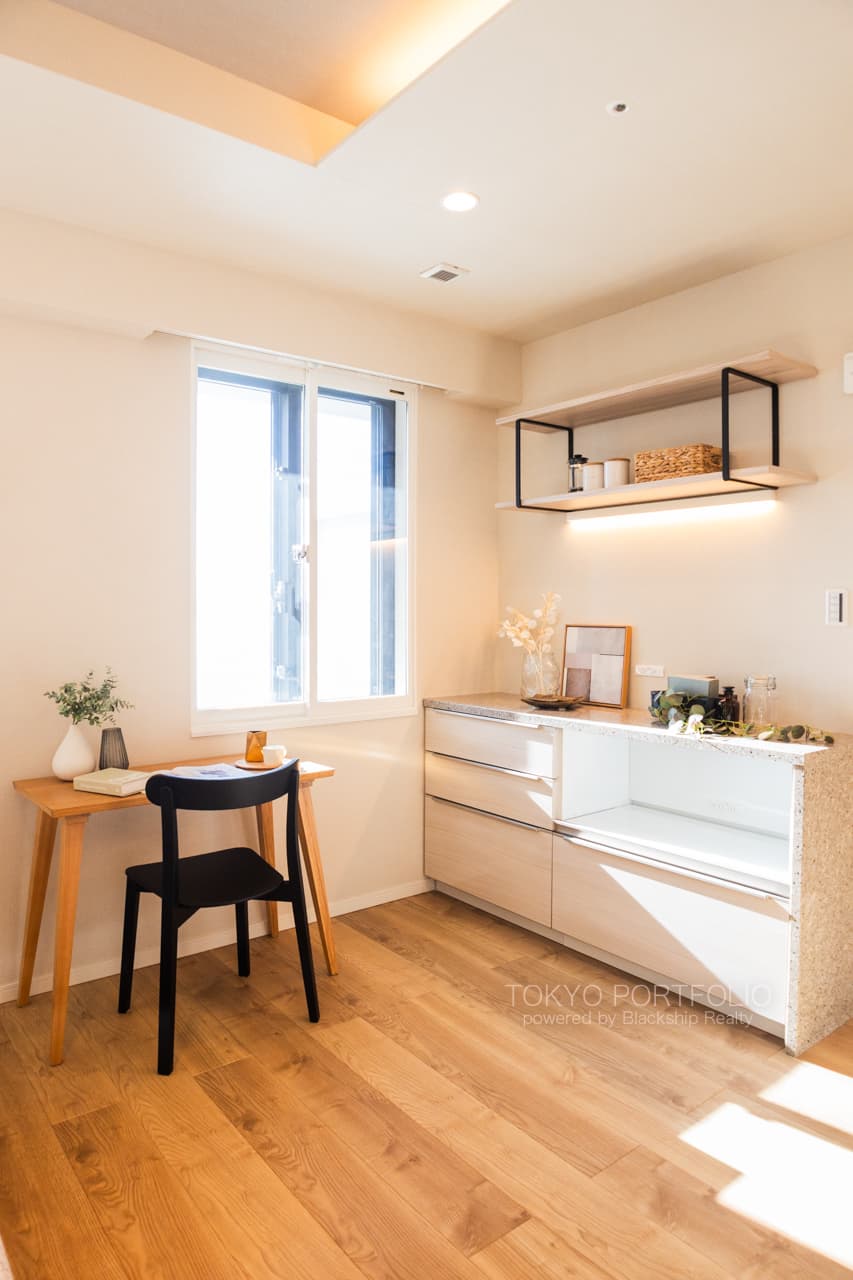 Cross Air Tower 2716 Living Room4.JPG