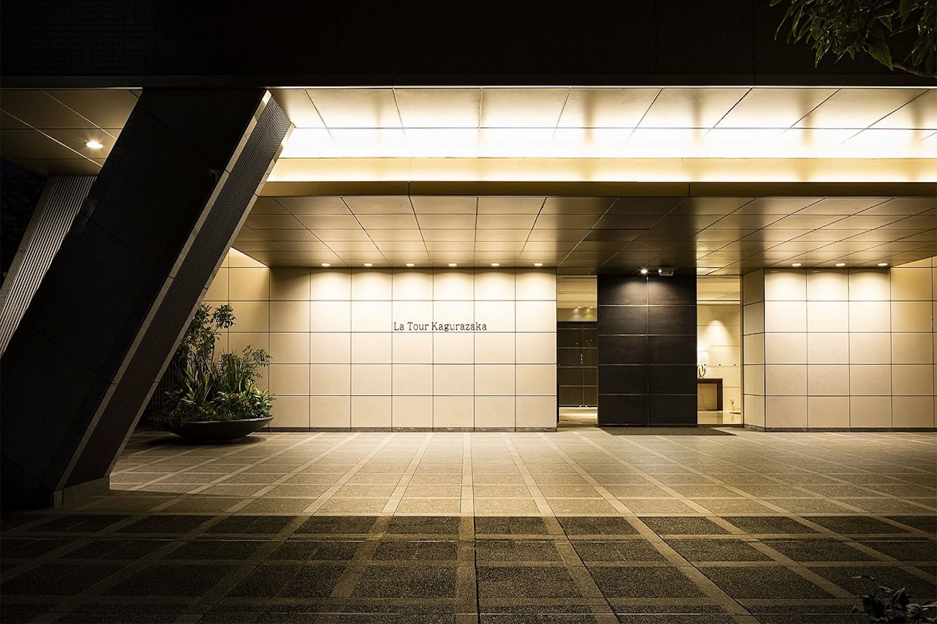 La Tour KAGURAZAKA2.jpg