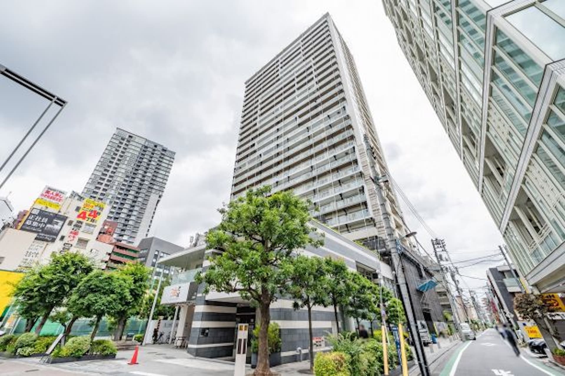 Lions Yotsuya Tower Gate2.jpg