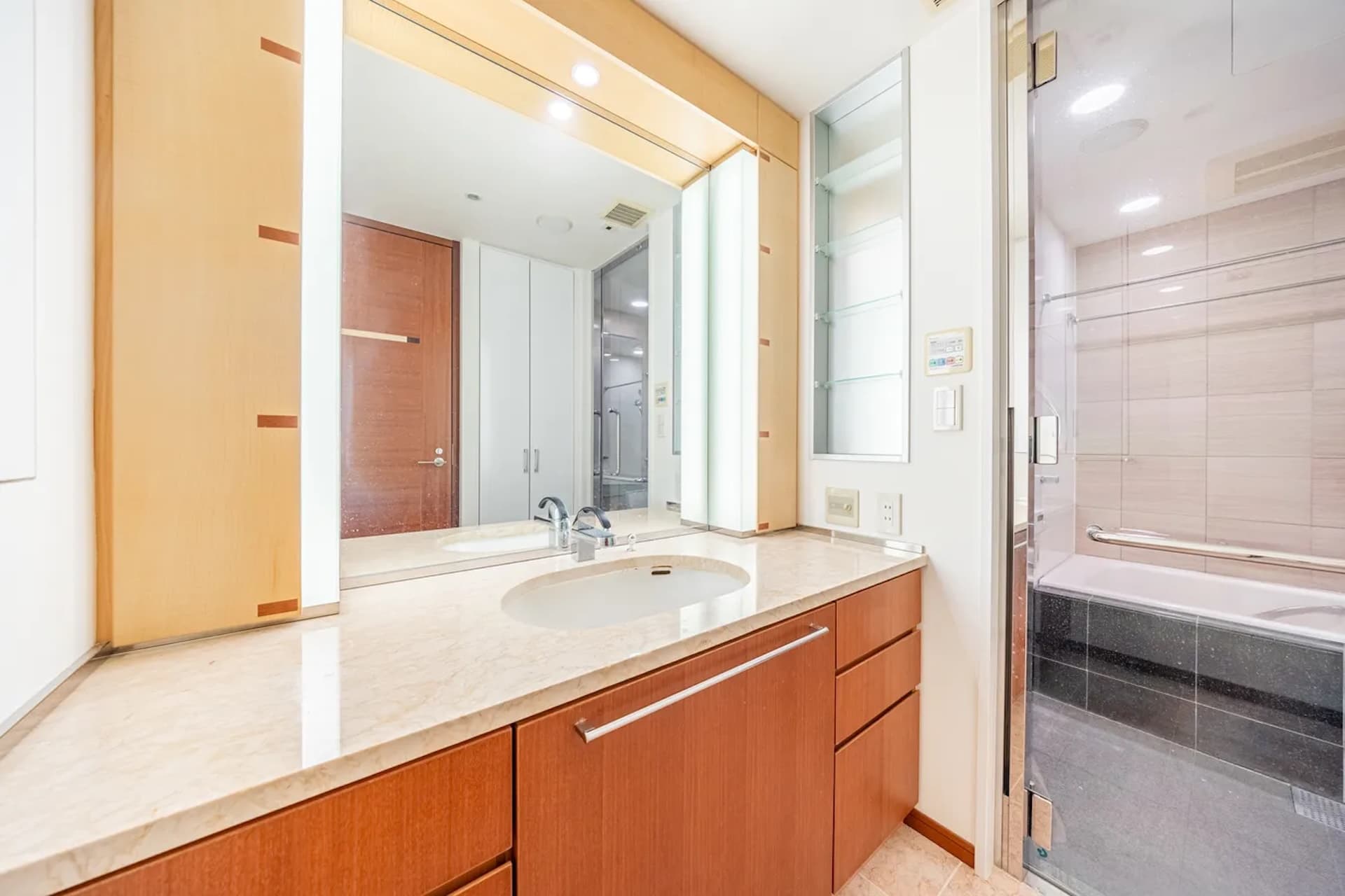 Aoyama Park Tower8.jpg