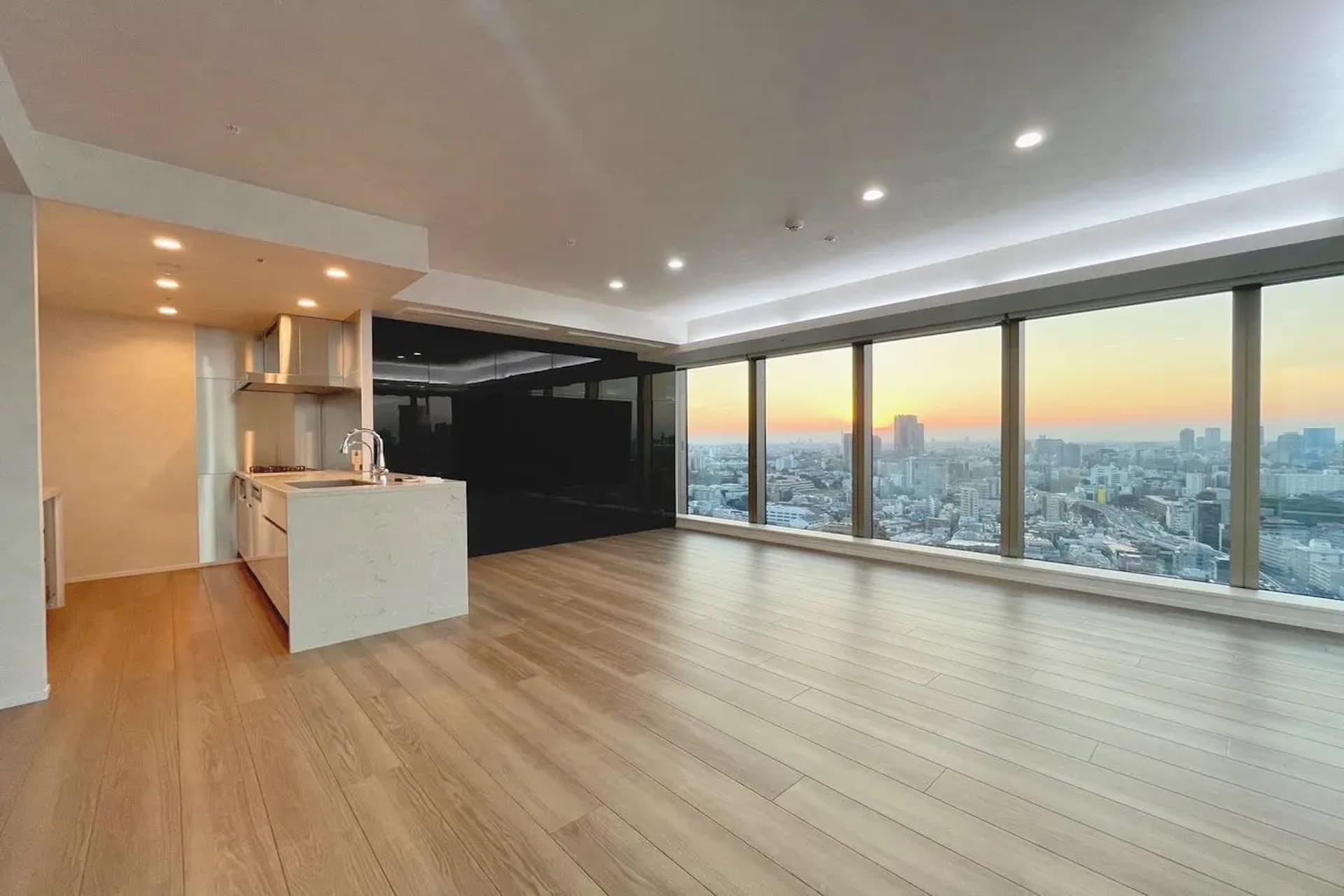 Shirokane The Sky3.jpg