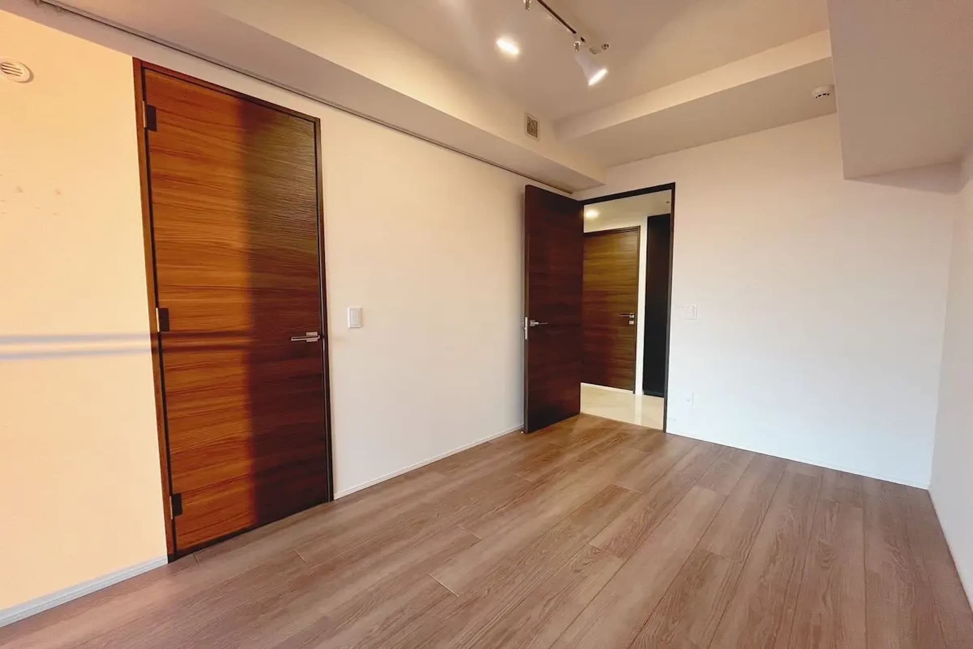 Shirokane The Sky8.jpg