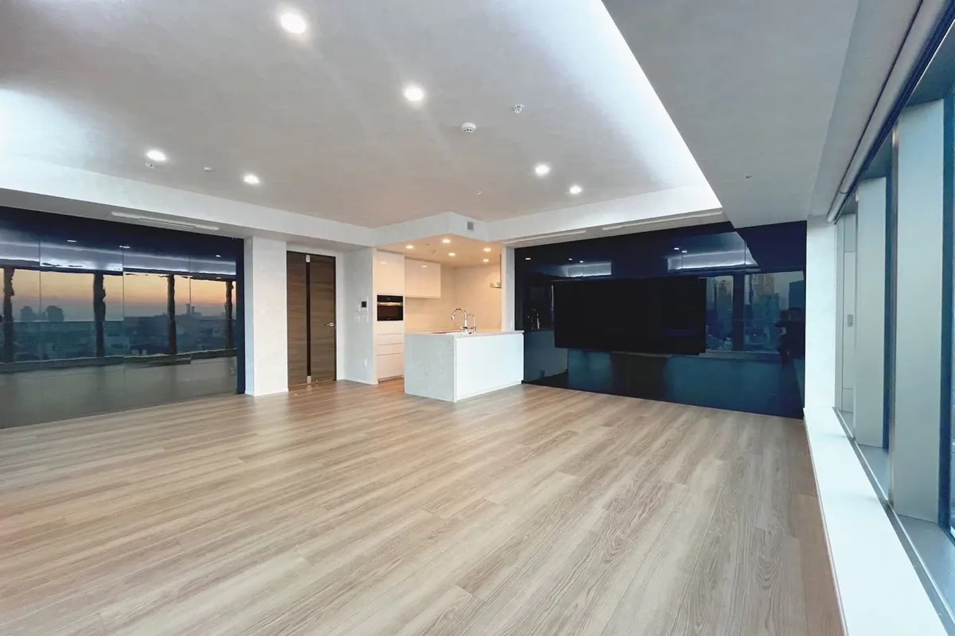 Shirokane The Sky13.jpg