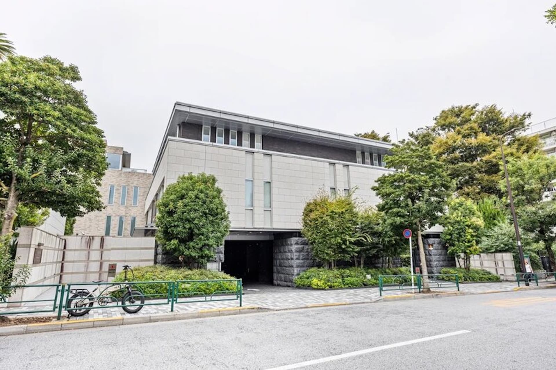 Premist Minami-Aoyama2.jpg