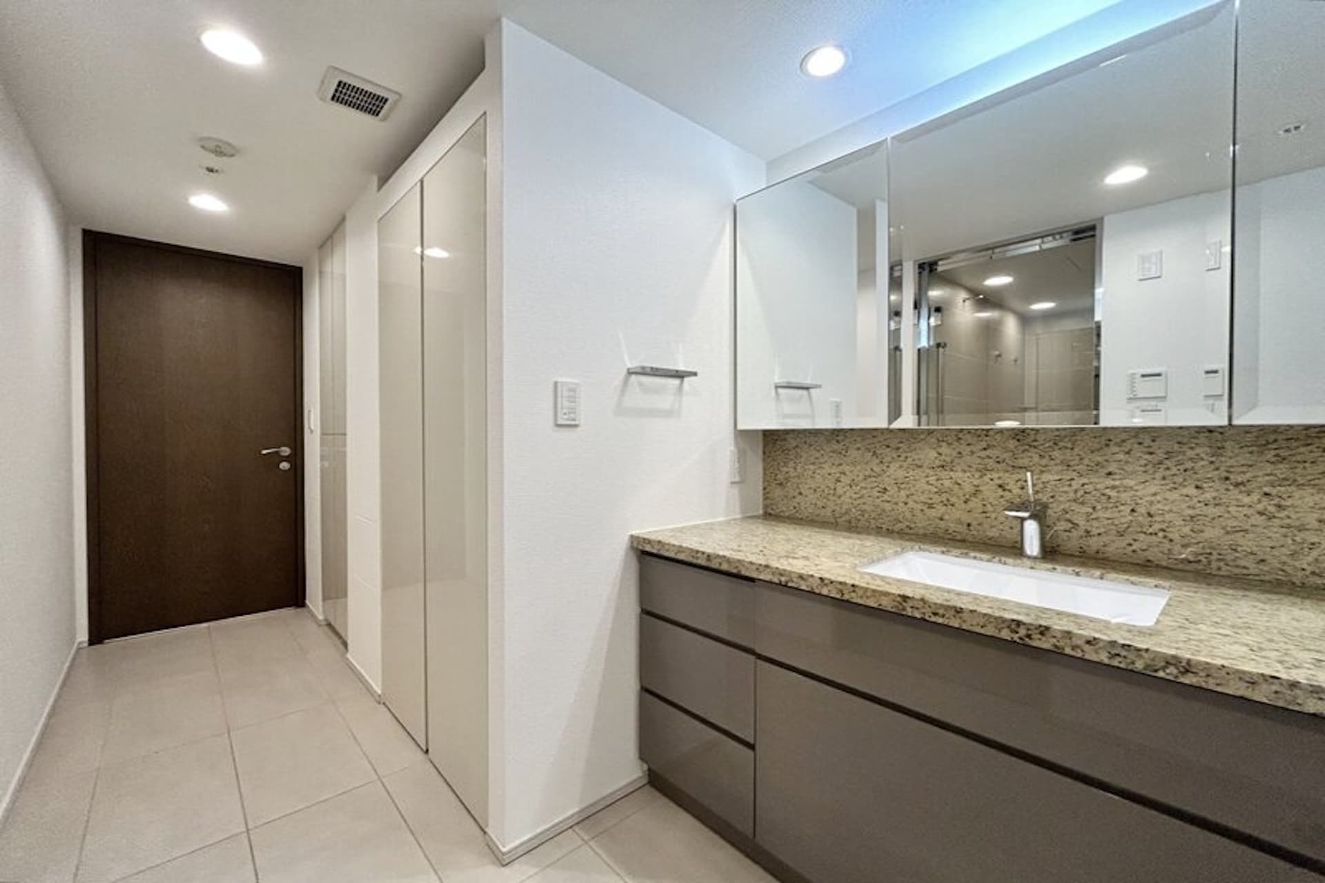 Premist Minami-Aoyama12.jpg