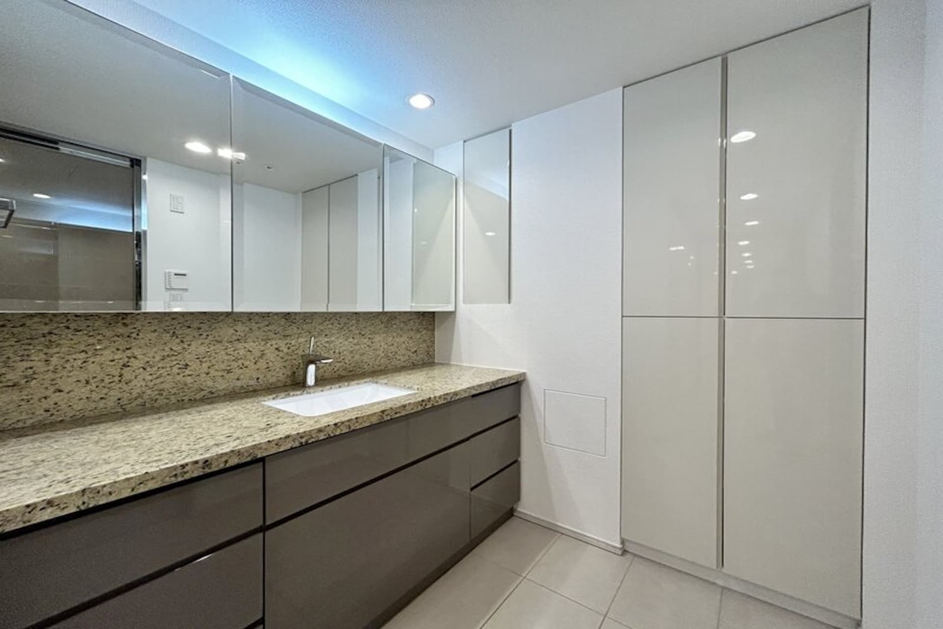 Premist Minami-Aoyama10.jpg