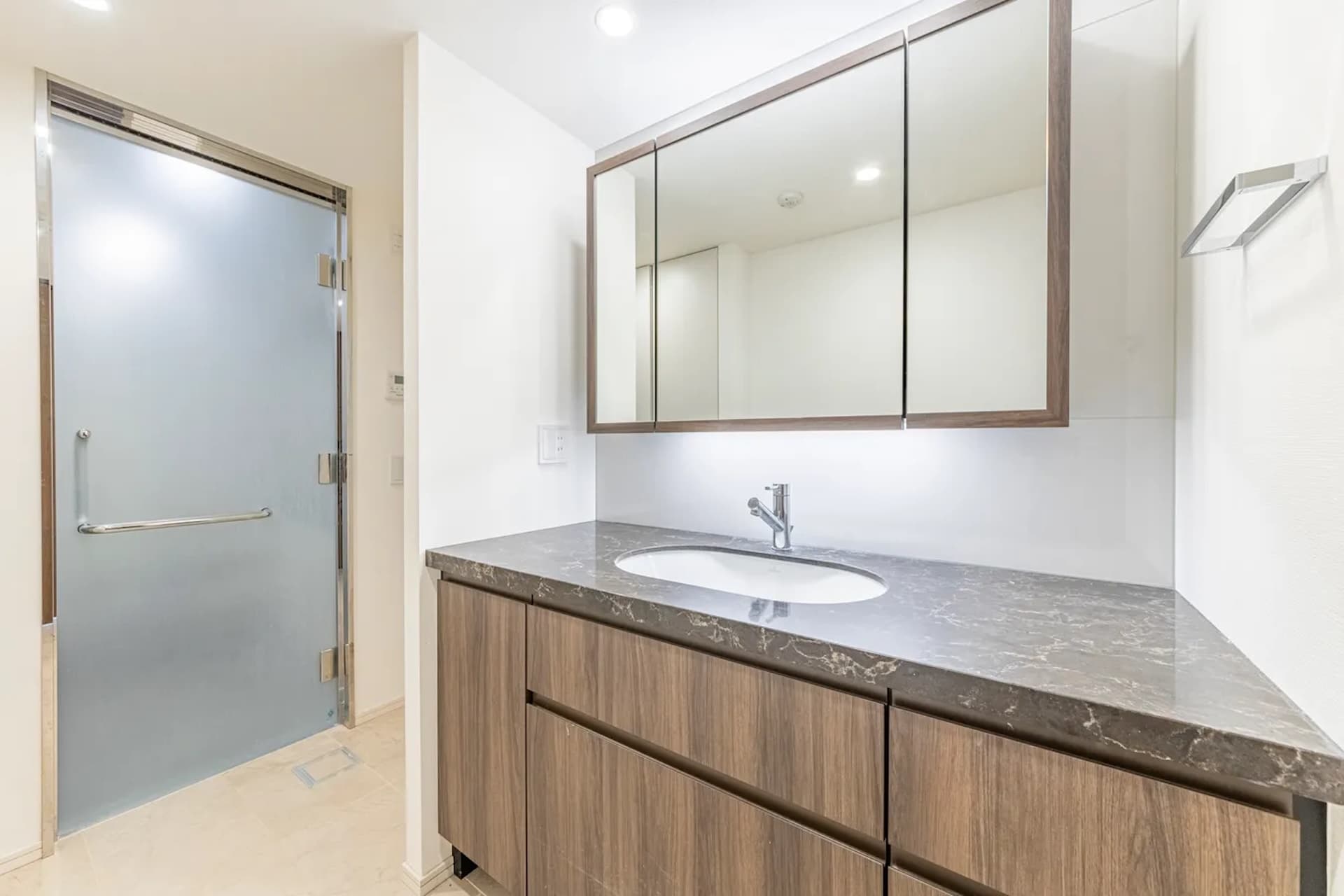 Proud Daikanyama Front1.jpg