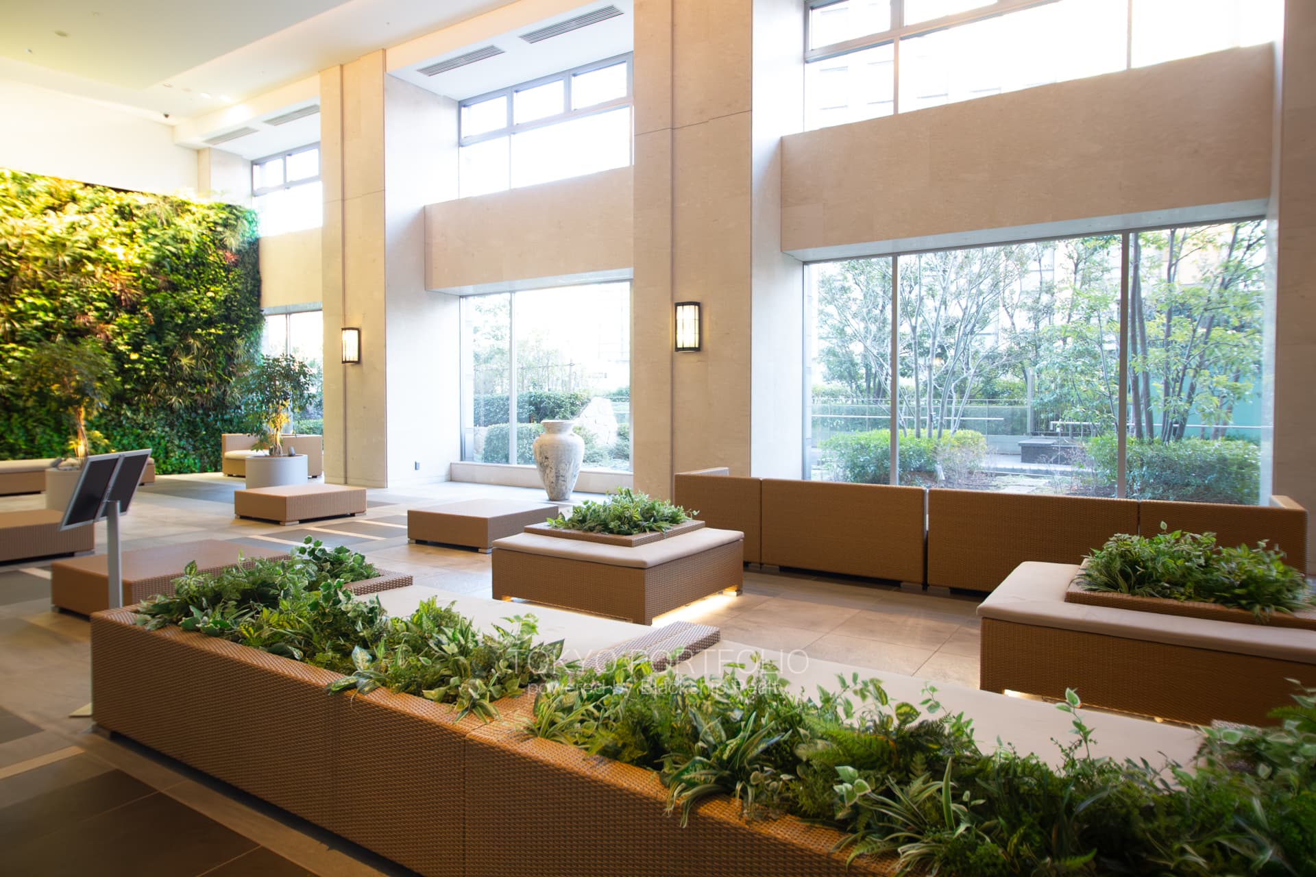 Tomihisa Cross Comfort Tower 2011-3.jpg