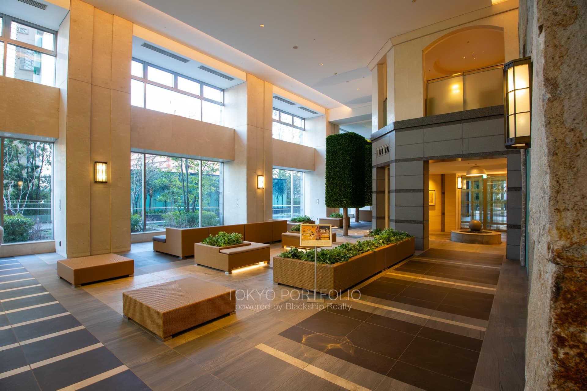 Tomihisa Cross Comfort Tower 2011-22.jpg