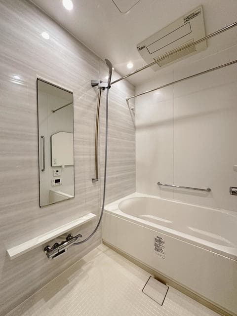 e5e87a94dd4a48e98cb158af3130be3d