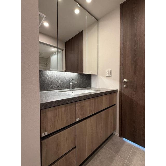 4825622fd8b74ef4a6c2d3afef13c40a