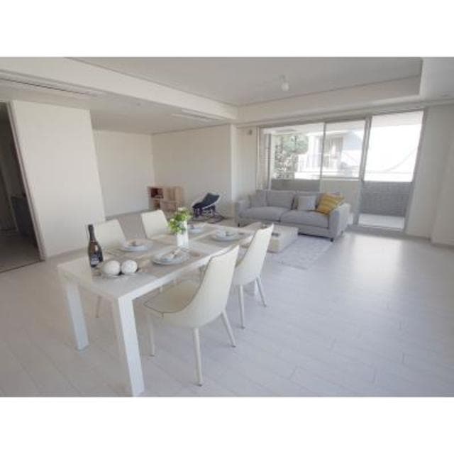 cdececdbb4f2439ea9ce13f86a781057