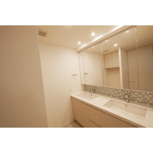 6c3422d3fbc54b7fa1e39b8ede7eeee6