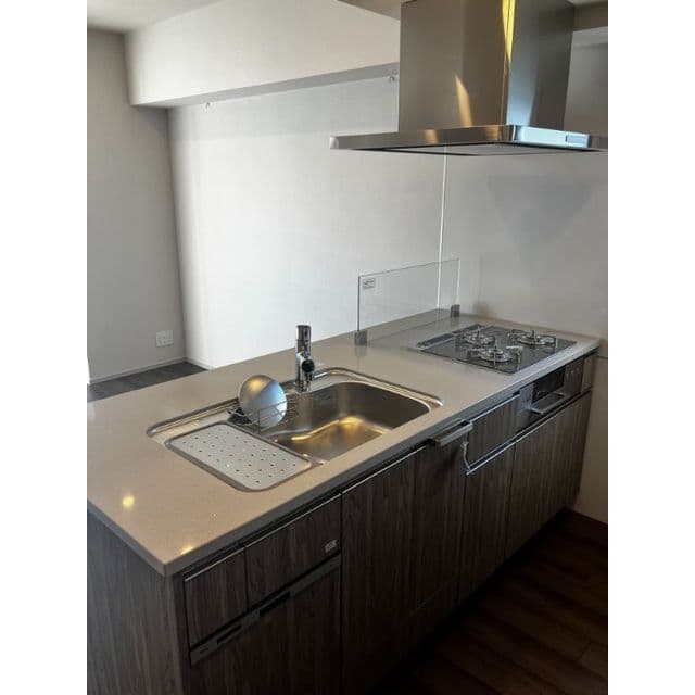 b649d2f4e5b54a9b974e00503569c703