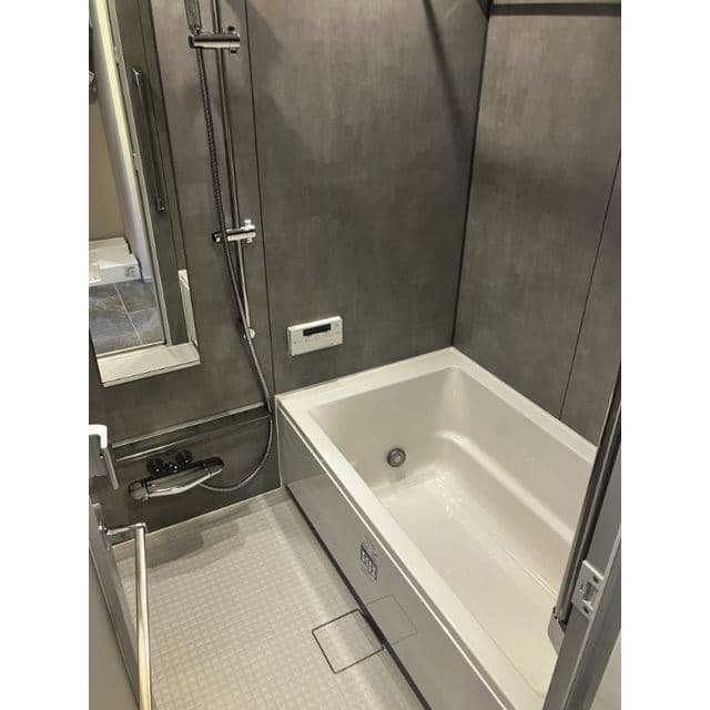 b649d2f4e5b54a9b974e00503569c703